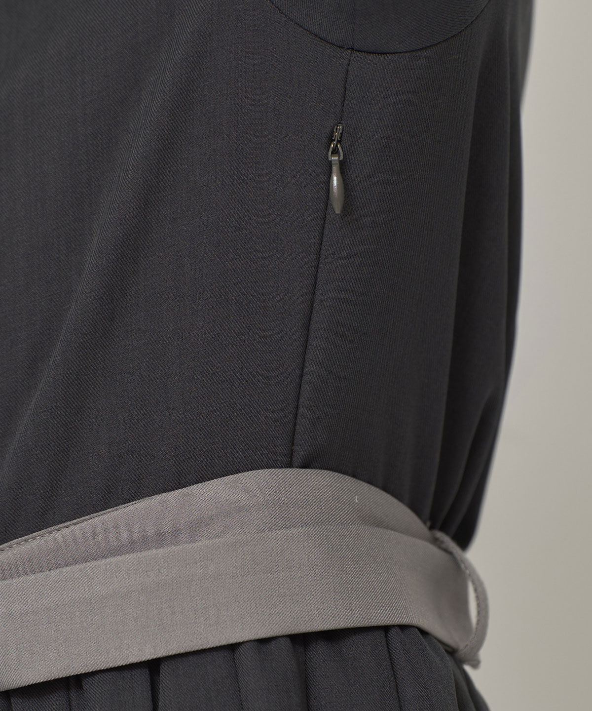 REDYAZEL「クラシカルバイカラーラインリボンタイプリーツロングワンピース」|ワンピース|