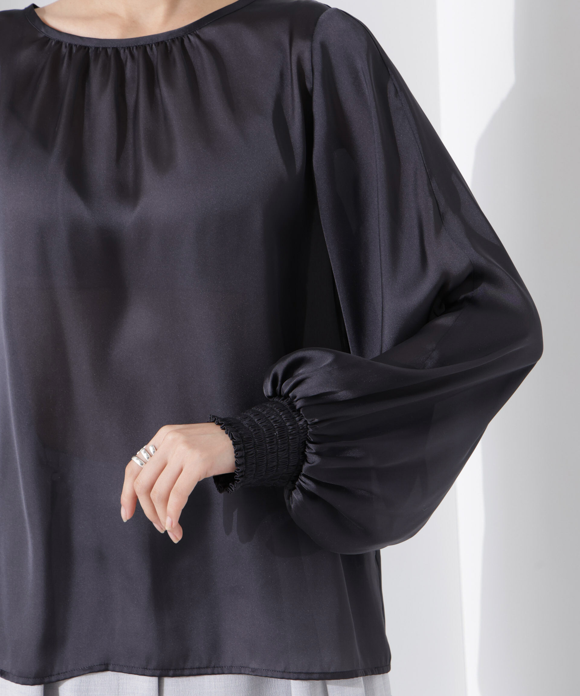 nano･universe「2WAYデザインスリーブサテンブラウス」|シャツ・ブラウス|