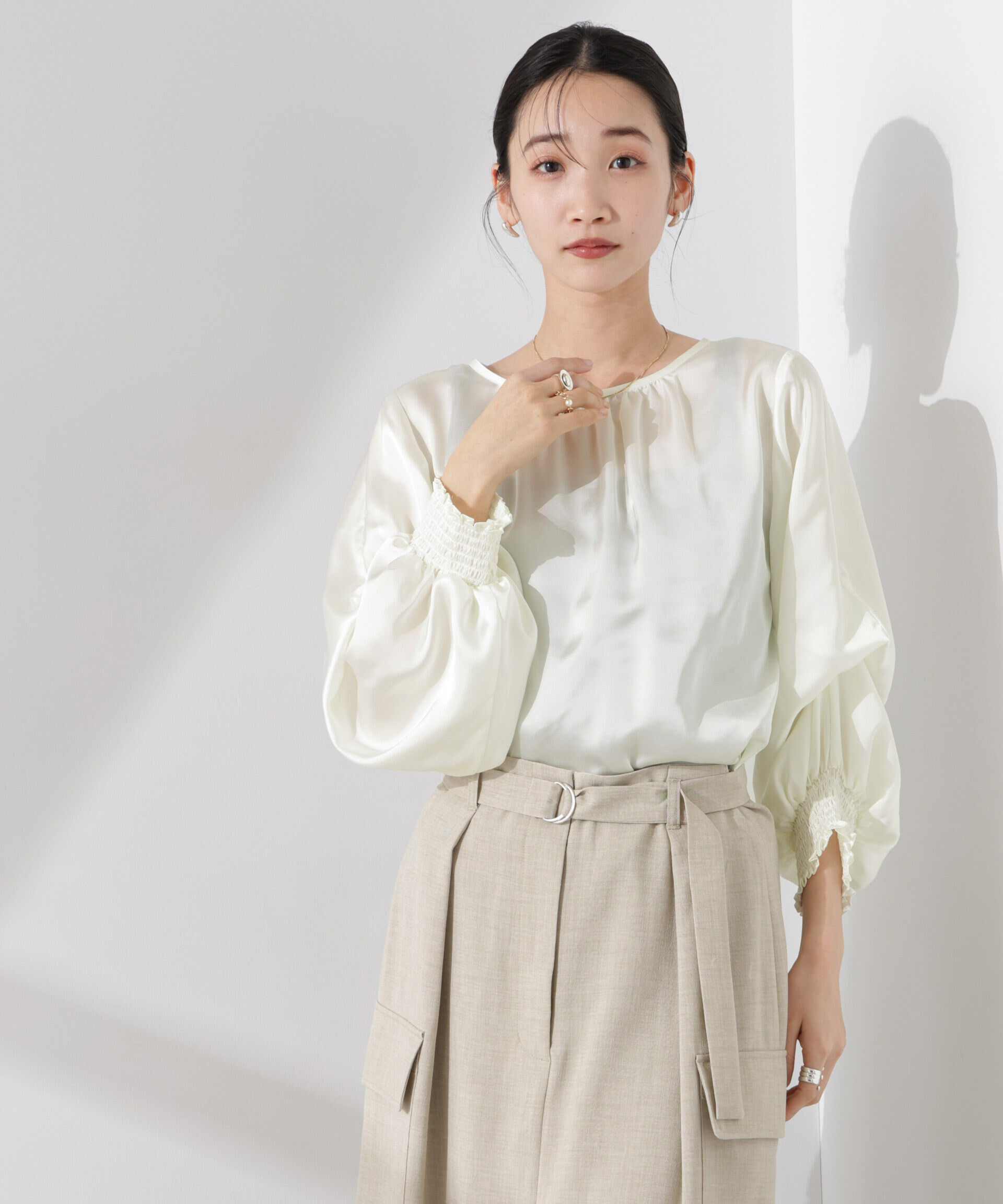 nano･universe「2WAYデザインスリーブサテンブラウス」|シャツ・ブラウス|