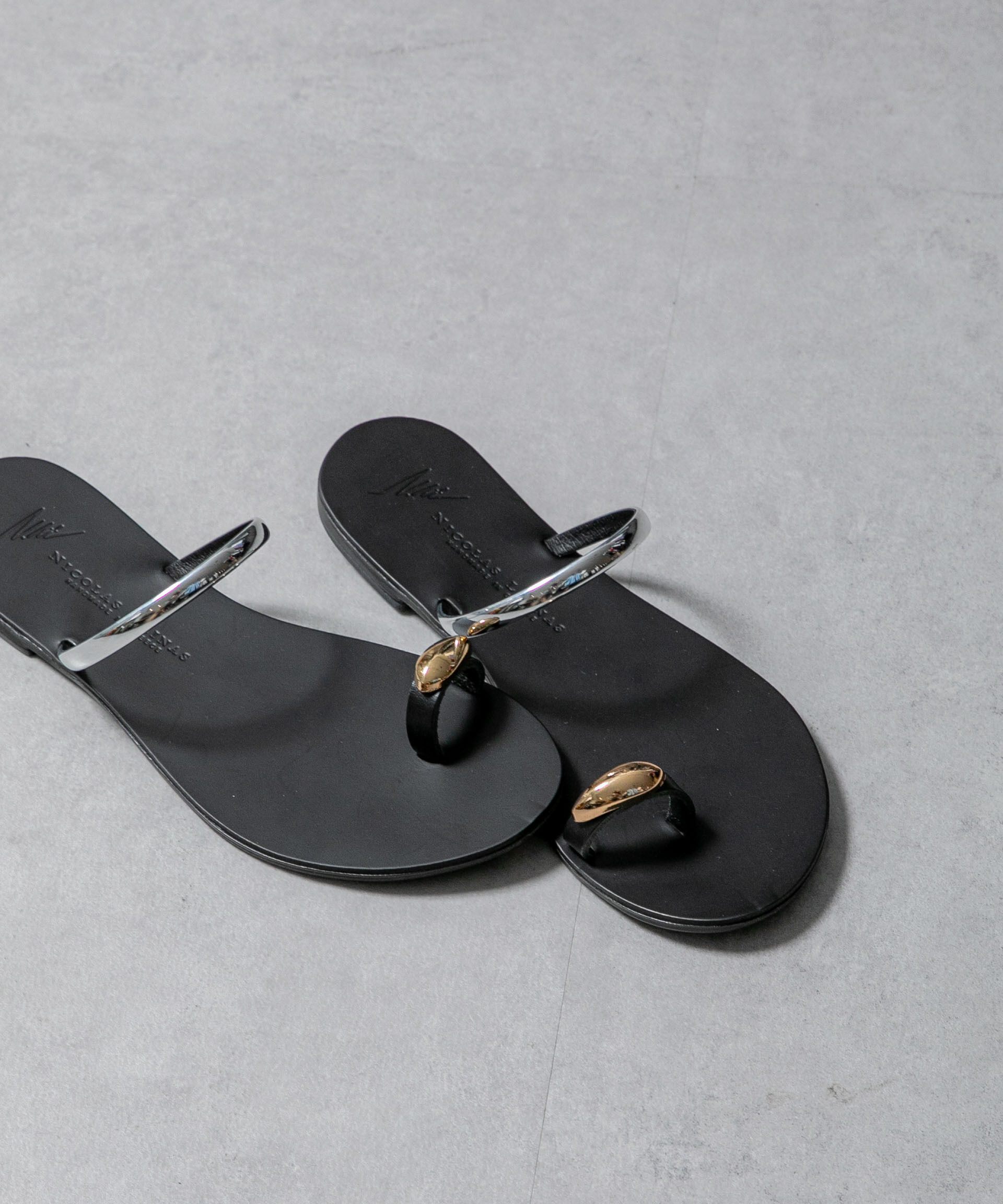 nano･universe「NICOLAS LAINAS/別注 メタルパーツ フラットサンダル」|サンダル|パターン21