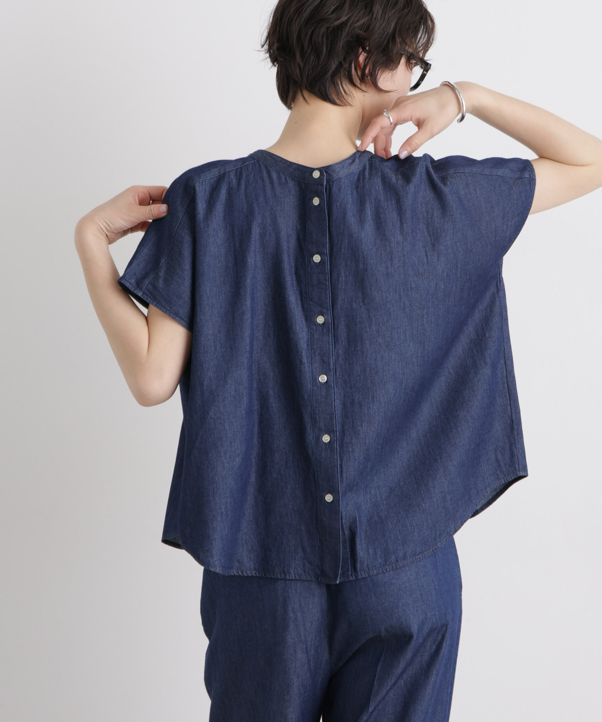 nano･universe「ライトオンスデニム前後2wayドルマンブラウス(セットアップ可)」|シャツ・ブラウス|