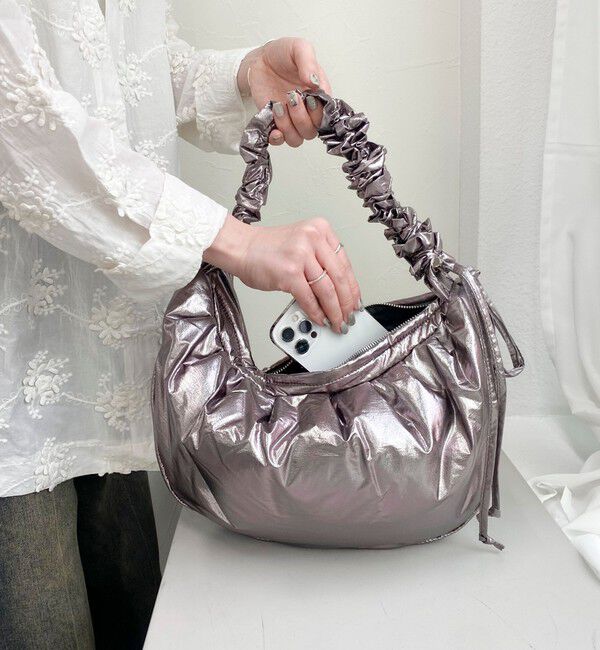 fredy emue「ソフトパテッドシャーリングショルダーバッグ」|ショルダー・メッセンジャー|