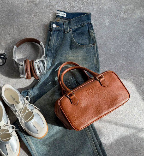 fredy emue「FR横長レザーボストンバッグ」|ショルダー・メッセンジャー|キャメル