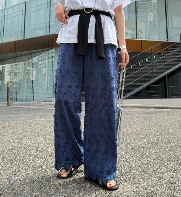 fredy emue「3D刺繍スカラップイージーパンツ」|チノ|