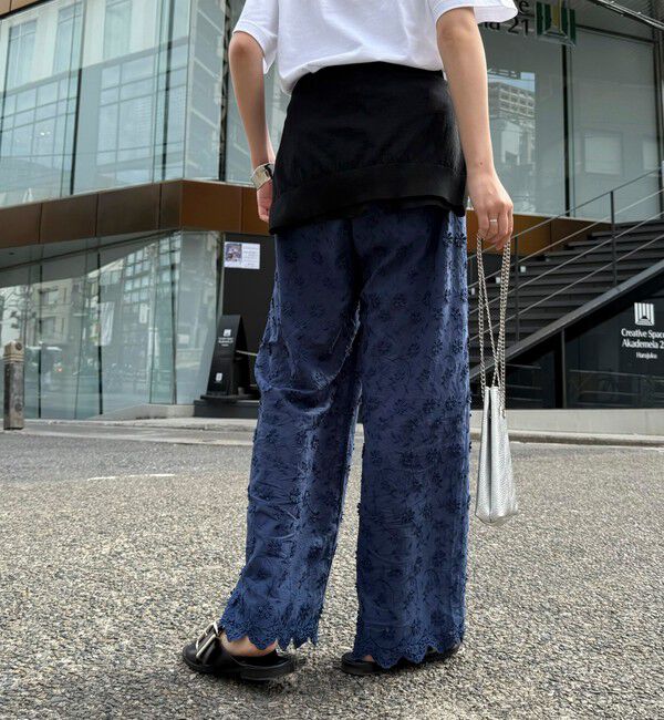 fredy emue「3D刺繍スカラップイージーパンツ」|チノ|