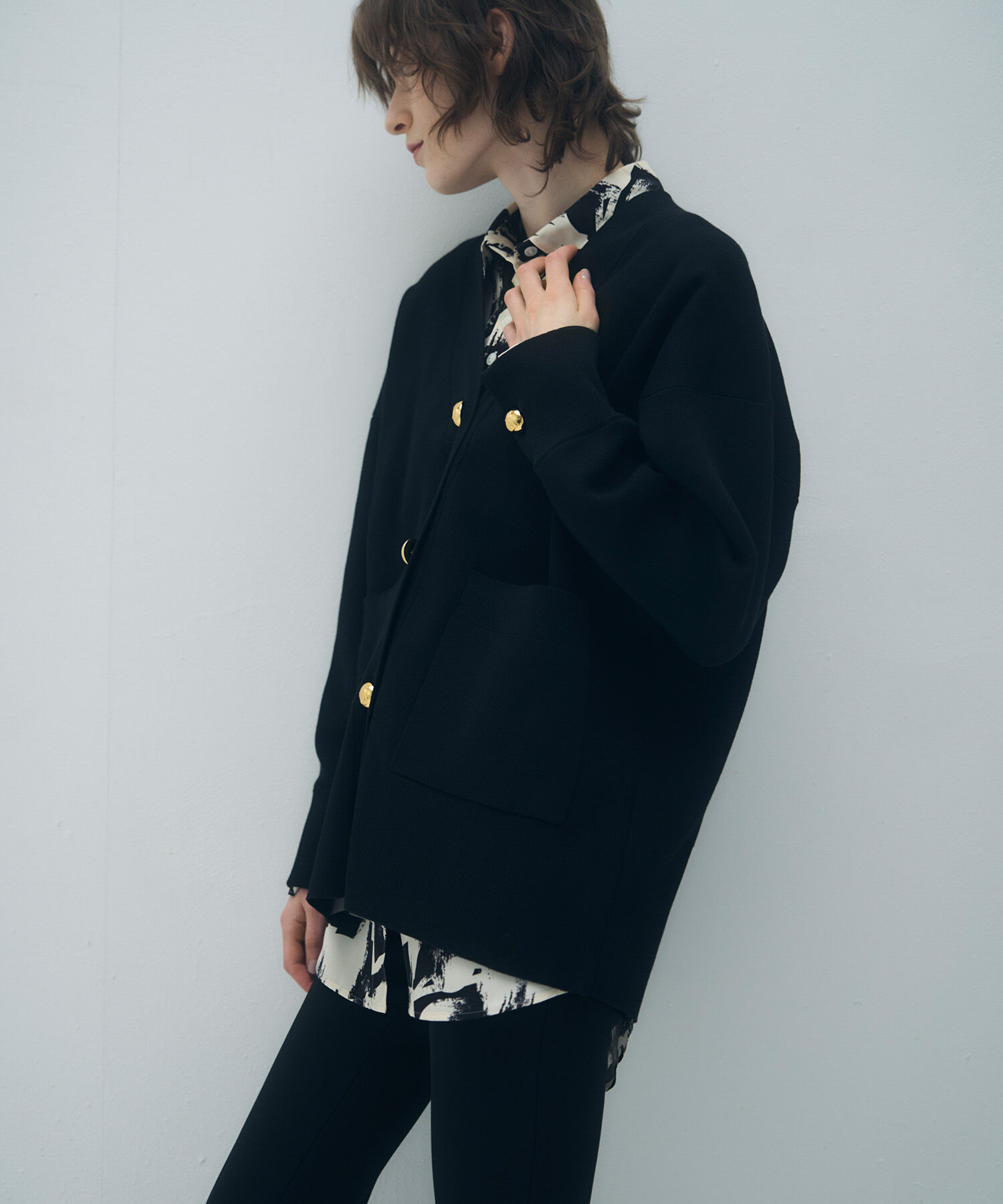 ADAM ET ROPE'「【サステナブル】ロゴボタンミドルカーディガン」|カーディガン|