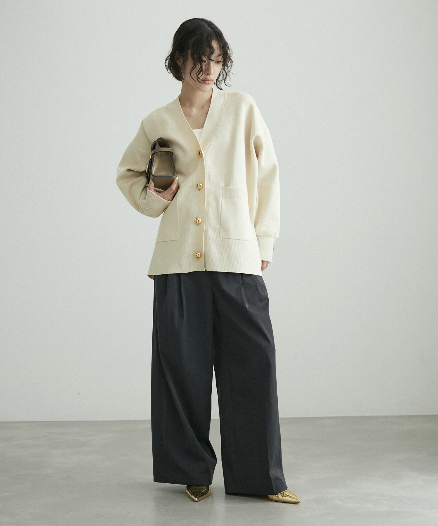 ADAM ET ROPE'「【サステナブル】ロゴボタンミドルカーディガン」|カーディガン|