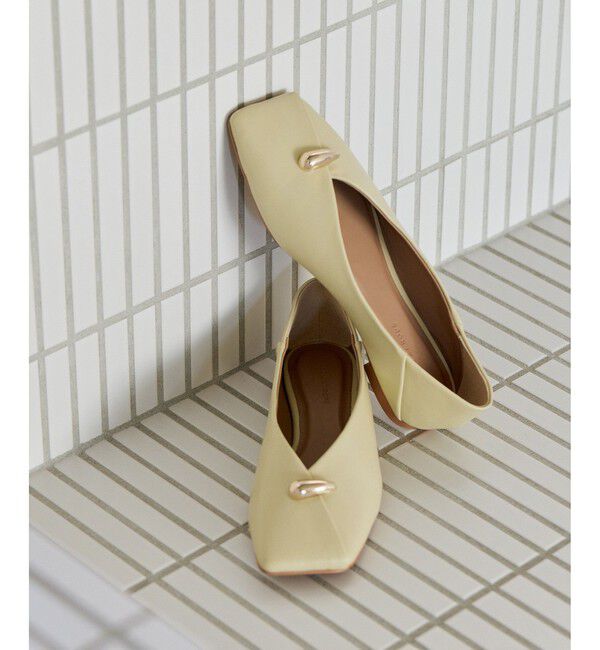 ADAM ET ROPE'「メタルモチーフフラットシューズ」|パンプス|クリーム(83)