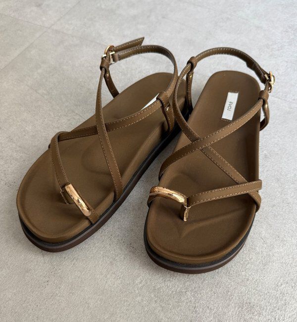  「【WEB限定】GOLDトングフラットクロスサンダル」|その他|