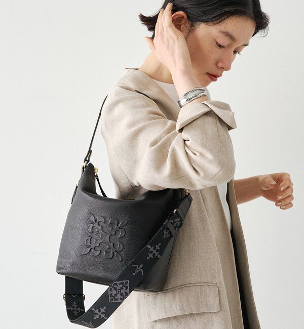  「《WEB限定》スタンダードミニショルダーバッグ <エンボスモノグラム>」|ショルダー・メッセンジャー|
