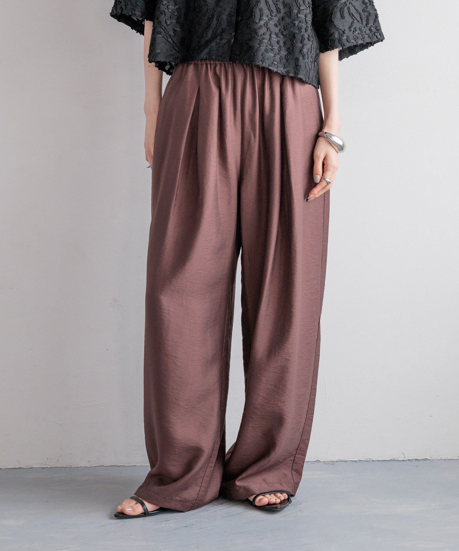 LOWRYS FARM「タックワイドイージーパンツ」|チノ|BRN8