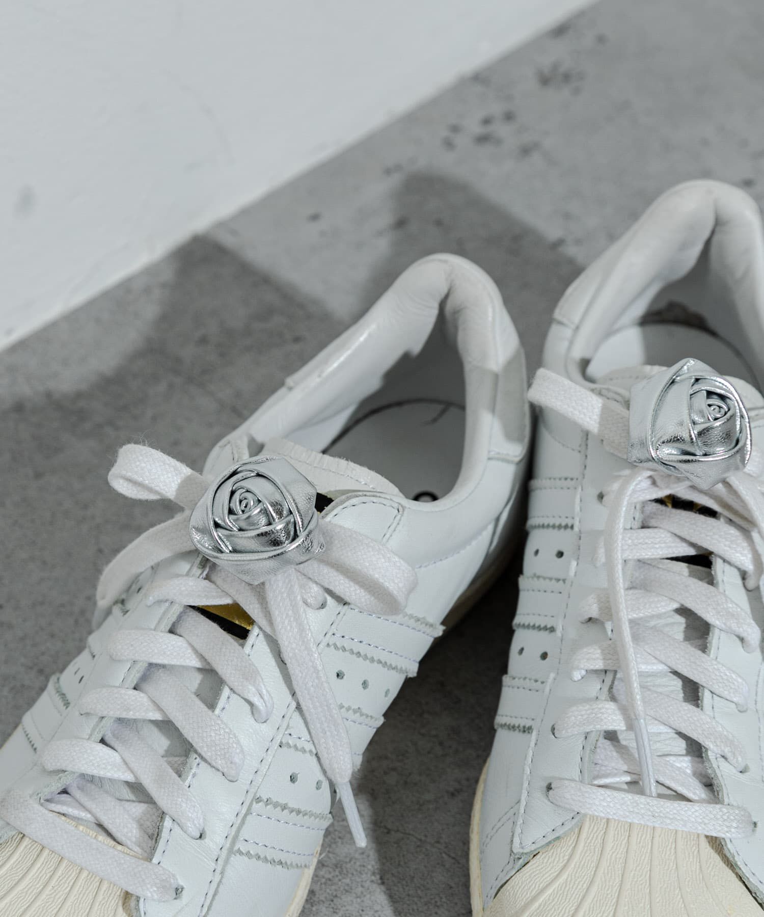 SMELLY「ローズモチーフスニーカーチャーム」|シューケア|