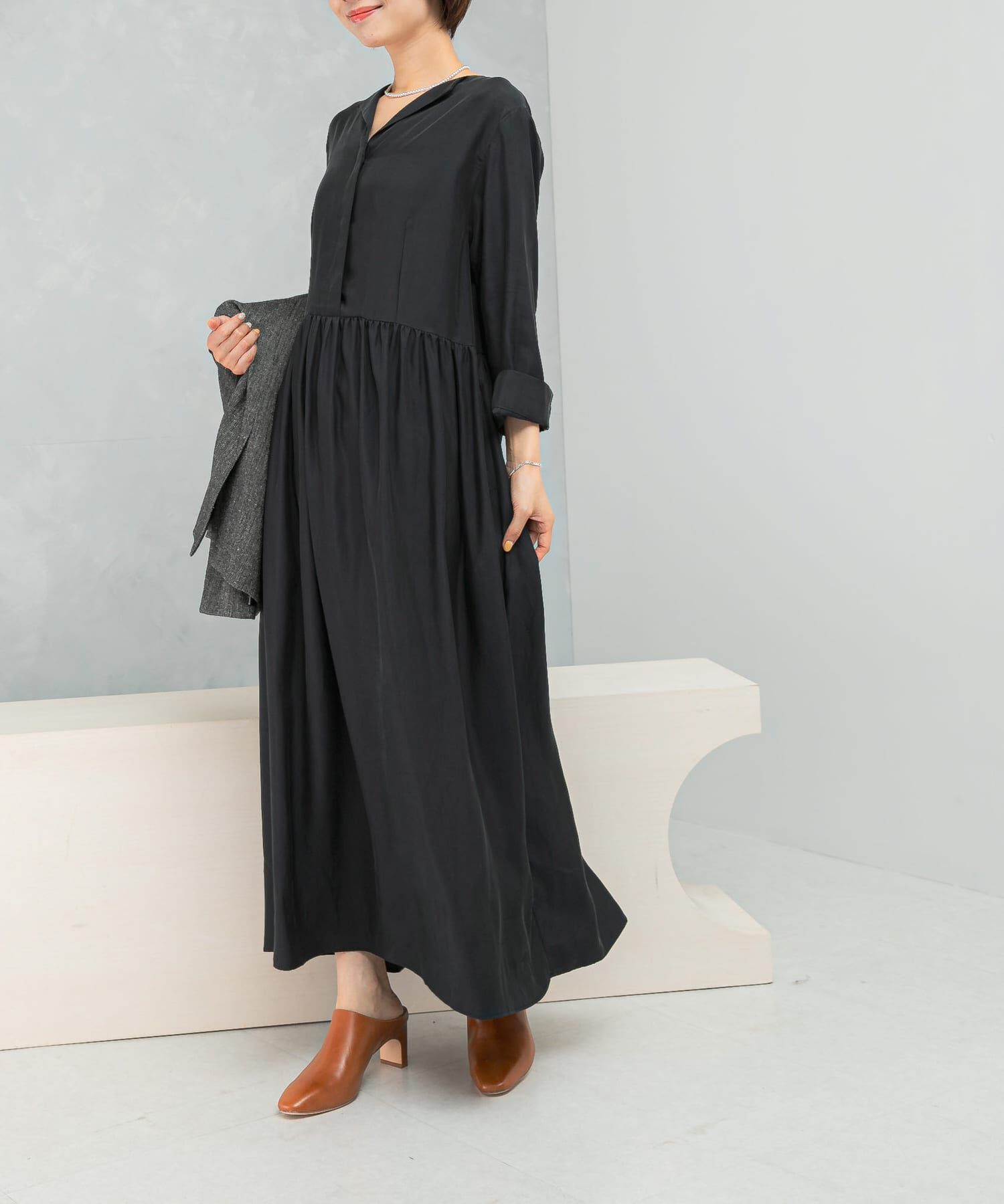 URBAN RESEARCH ROSSO「キュプラ混フィブリルギャザーワンピース」|ワンピース|ブラック