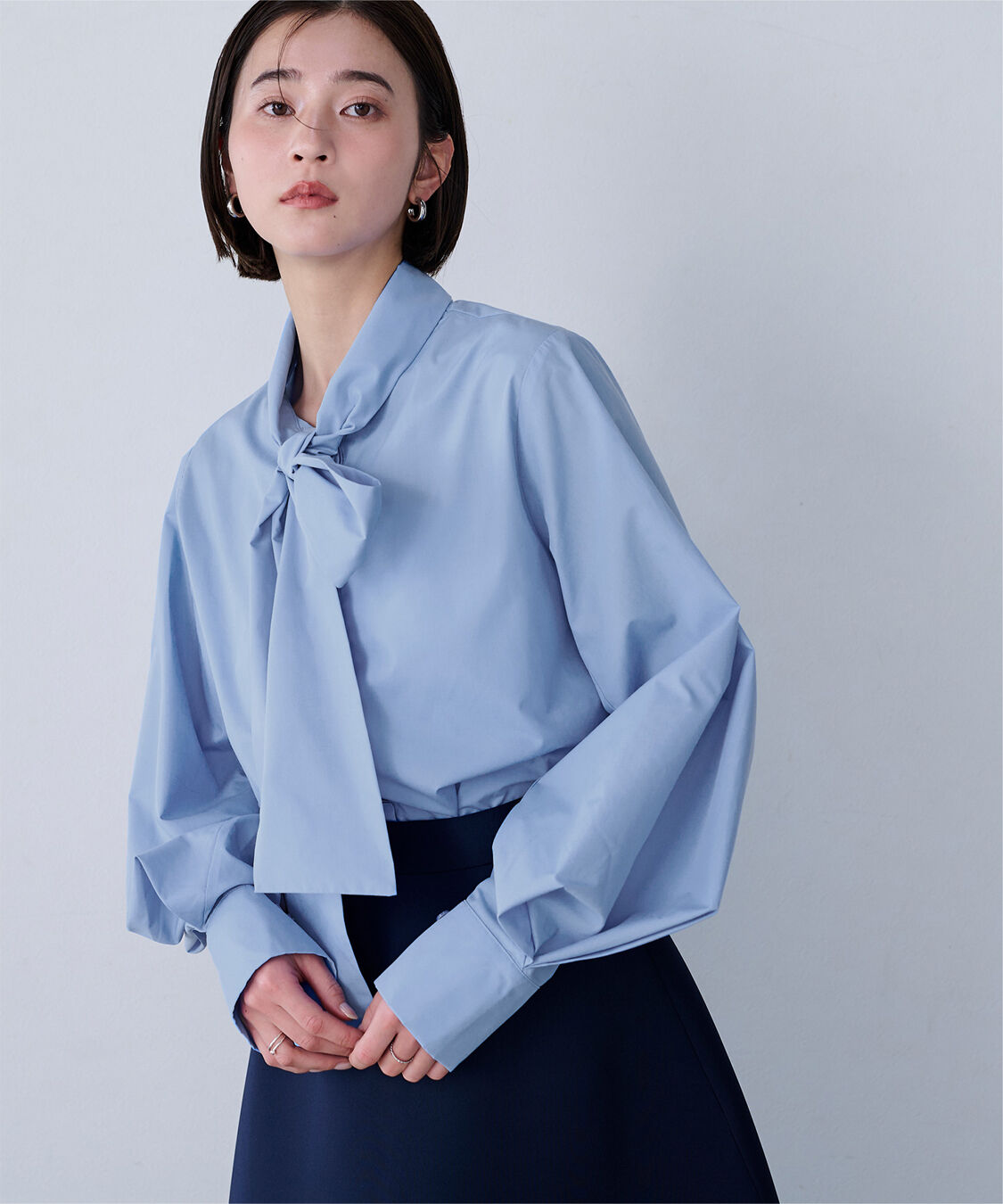 ur's「【小林有里さんコラボアイテム】袖タックボウタイブラウス」|シャツ・ブラウス|