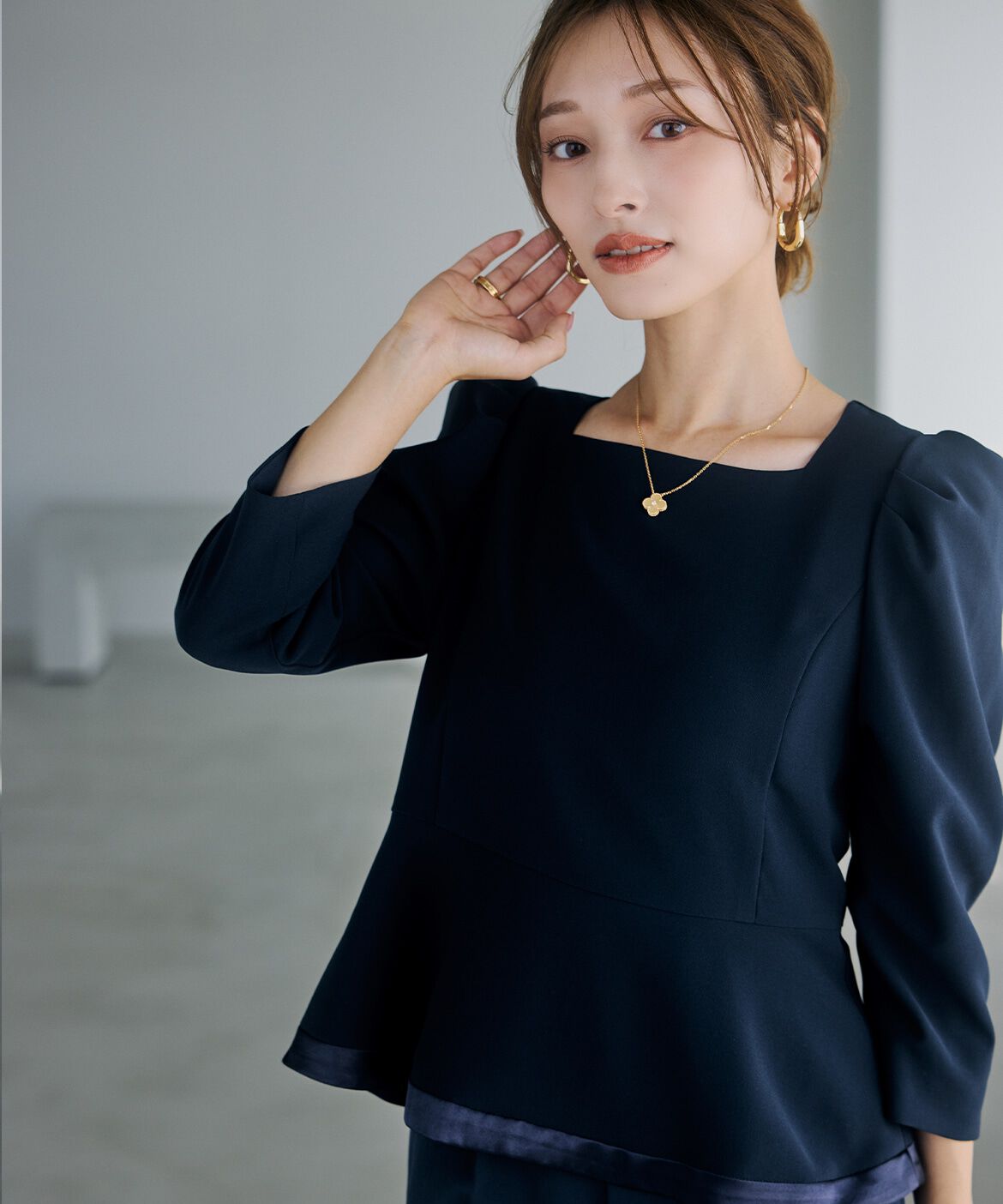 Maglie le cassetto「《M Maglie le cassetto&times;吉田理紗》華やぎペプラムブラウス」|シャツ・ブラウス|ネイビー