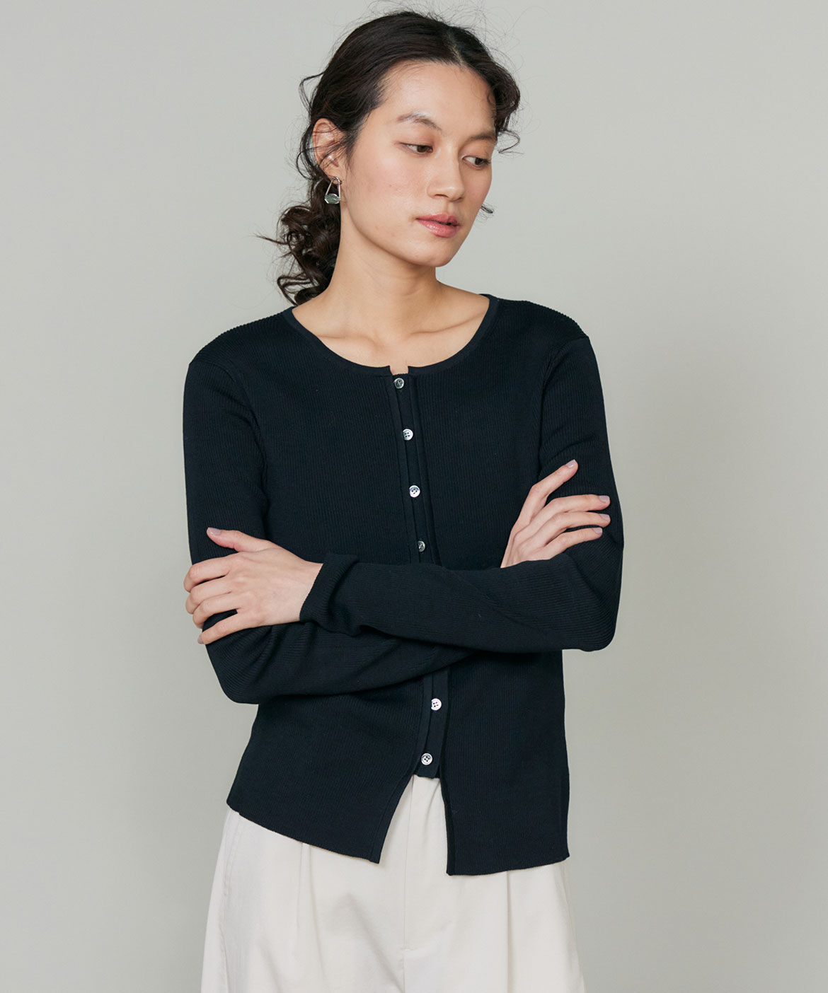 INED「シルクコットンクルーネックリブカーディガン」|カーディガン|