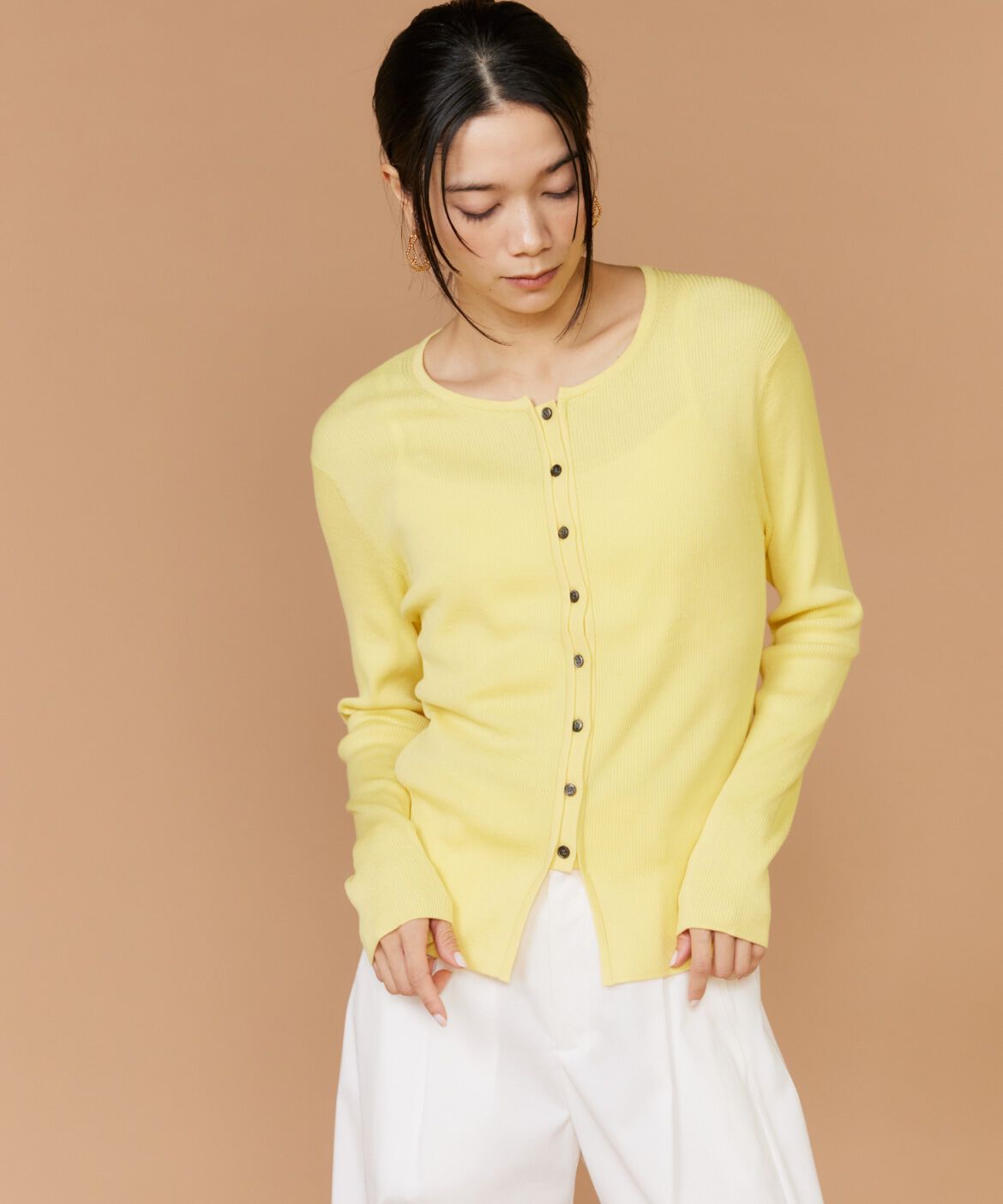 INED「シルクコットンクルーネックリブカーディガン」|カーディガン|イエロー