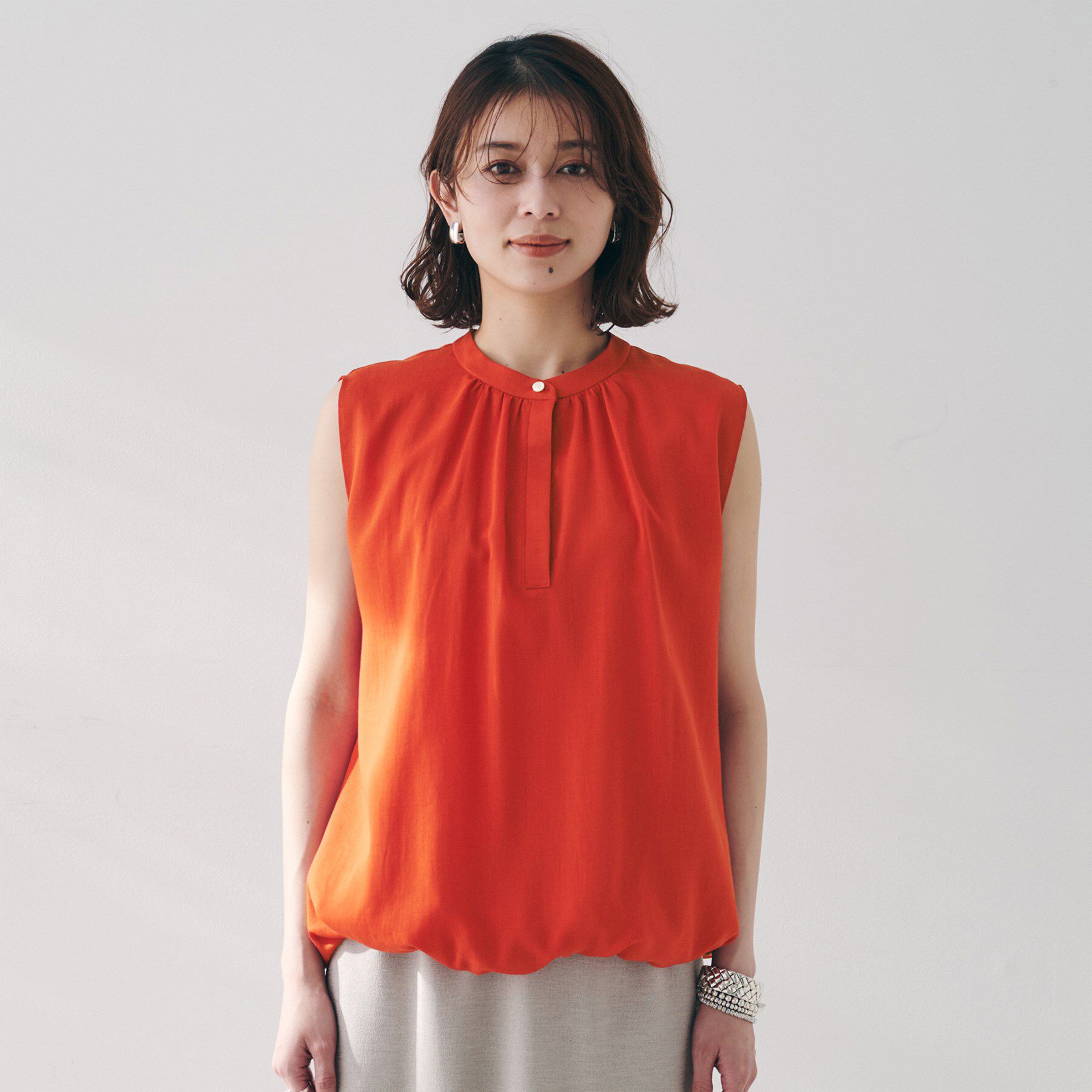 UNTITLED「【シアー/バンドカラー】バルーンヘムノースリーブブラウス」|シャツ・ブラウス|