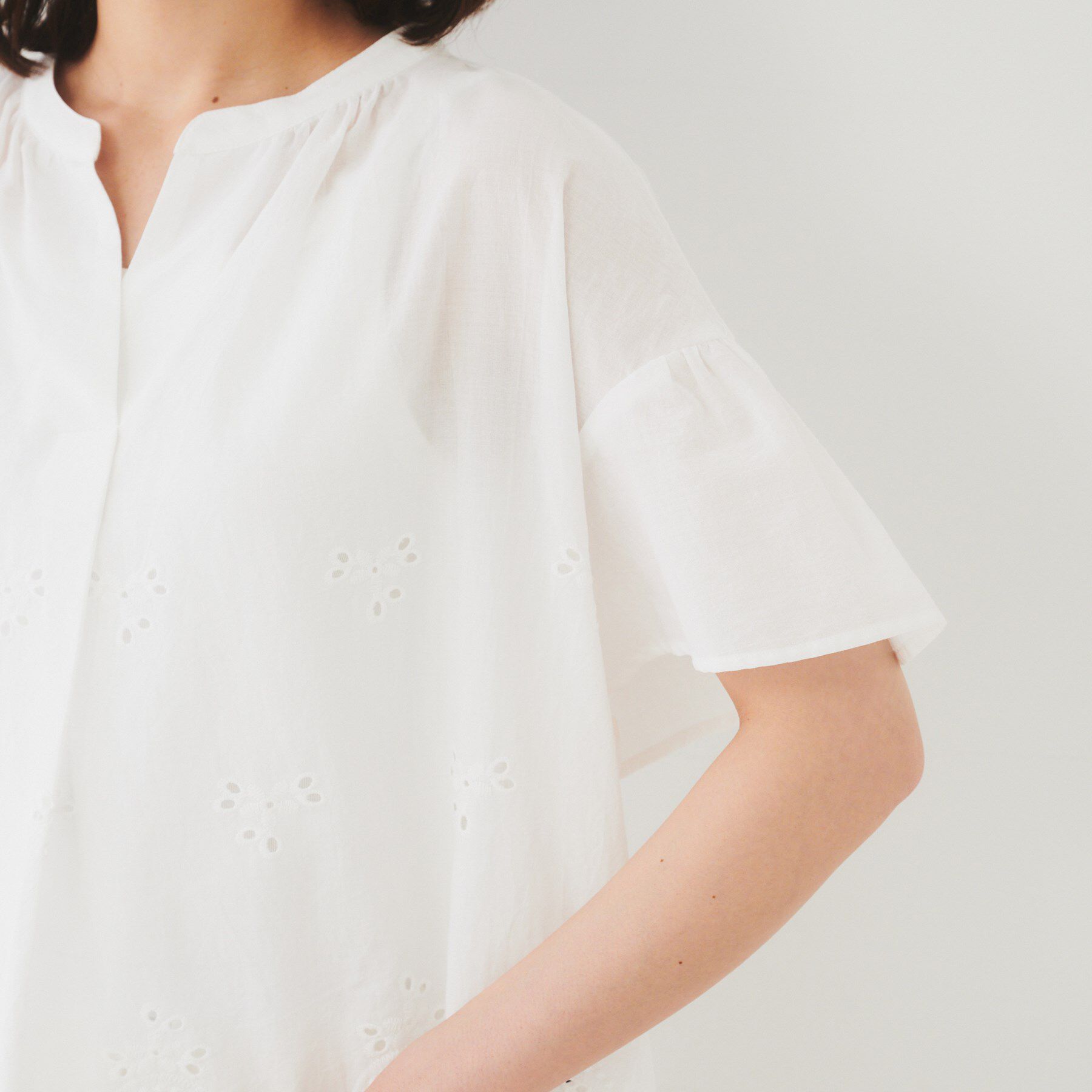 UNTITLED「【セットアップ可/コットン100】スカラップ刺繍ブラウス」|シャツ・ブラウス|