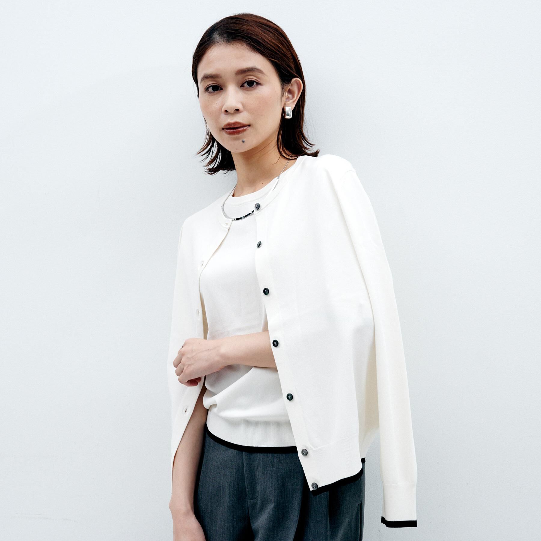 UNTITLED「【アンサンブル可/薄手】ベーシッククルーネックカーディガン」|カーディガン|アイボリー(504)