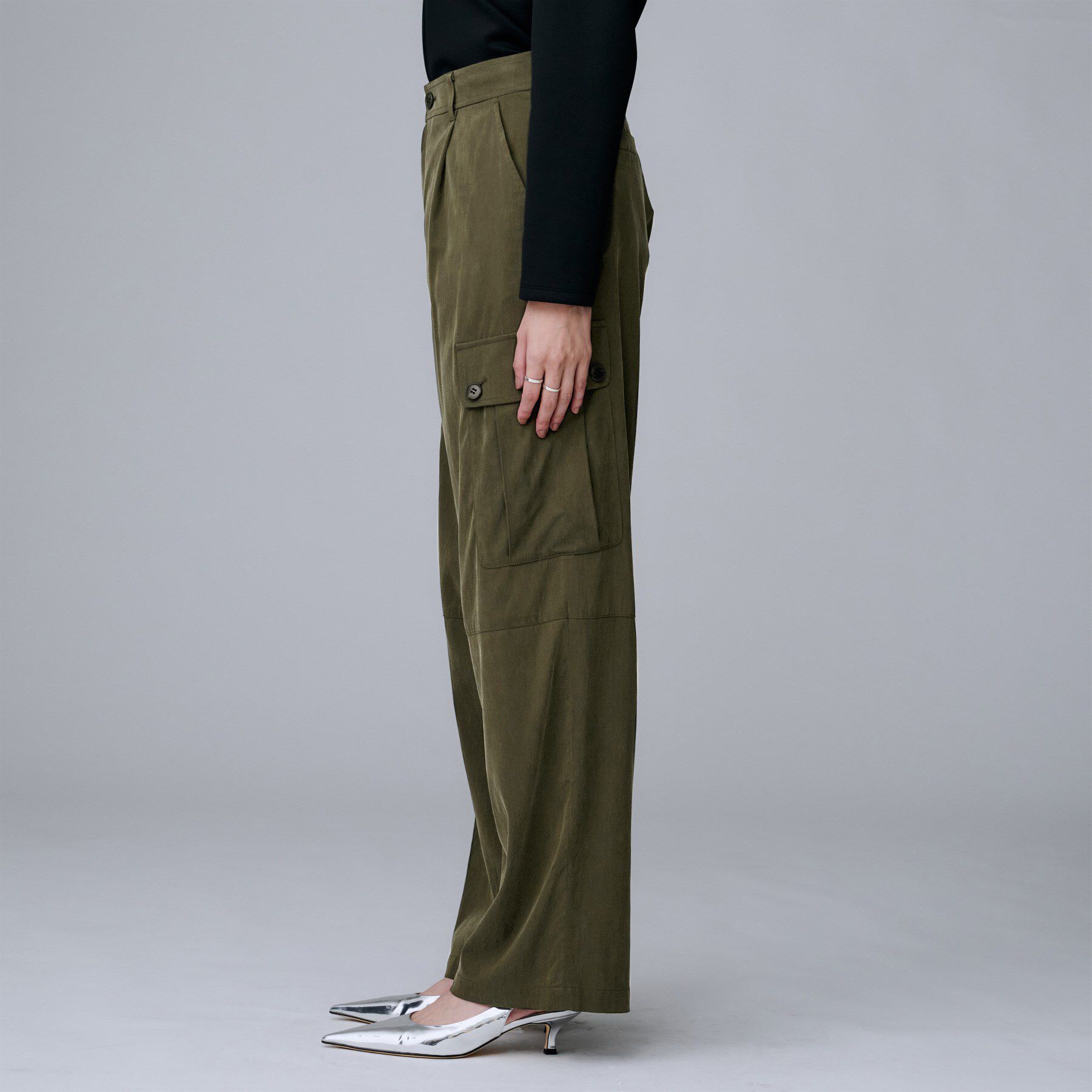 UNTITLED「【大人きれいめ/ストレート/ワイド】キュプラカーゴパンツ」|その他|