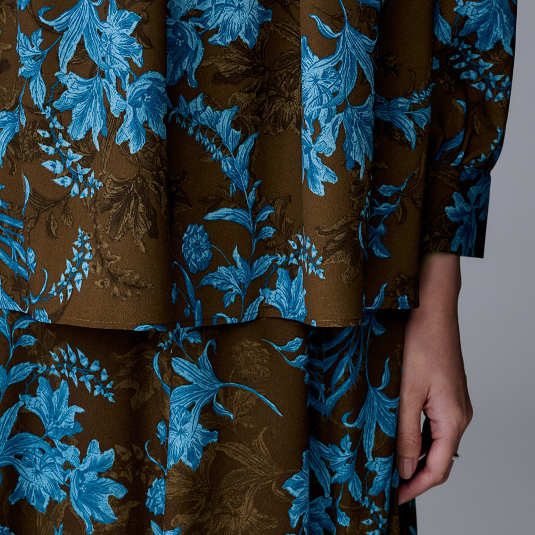 UNTITLED「【洗える/セットアップ可能】オーナメントフラワー ブラウス」|シャツ・ブラウス|