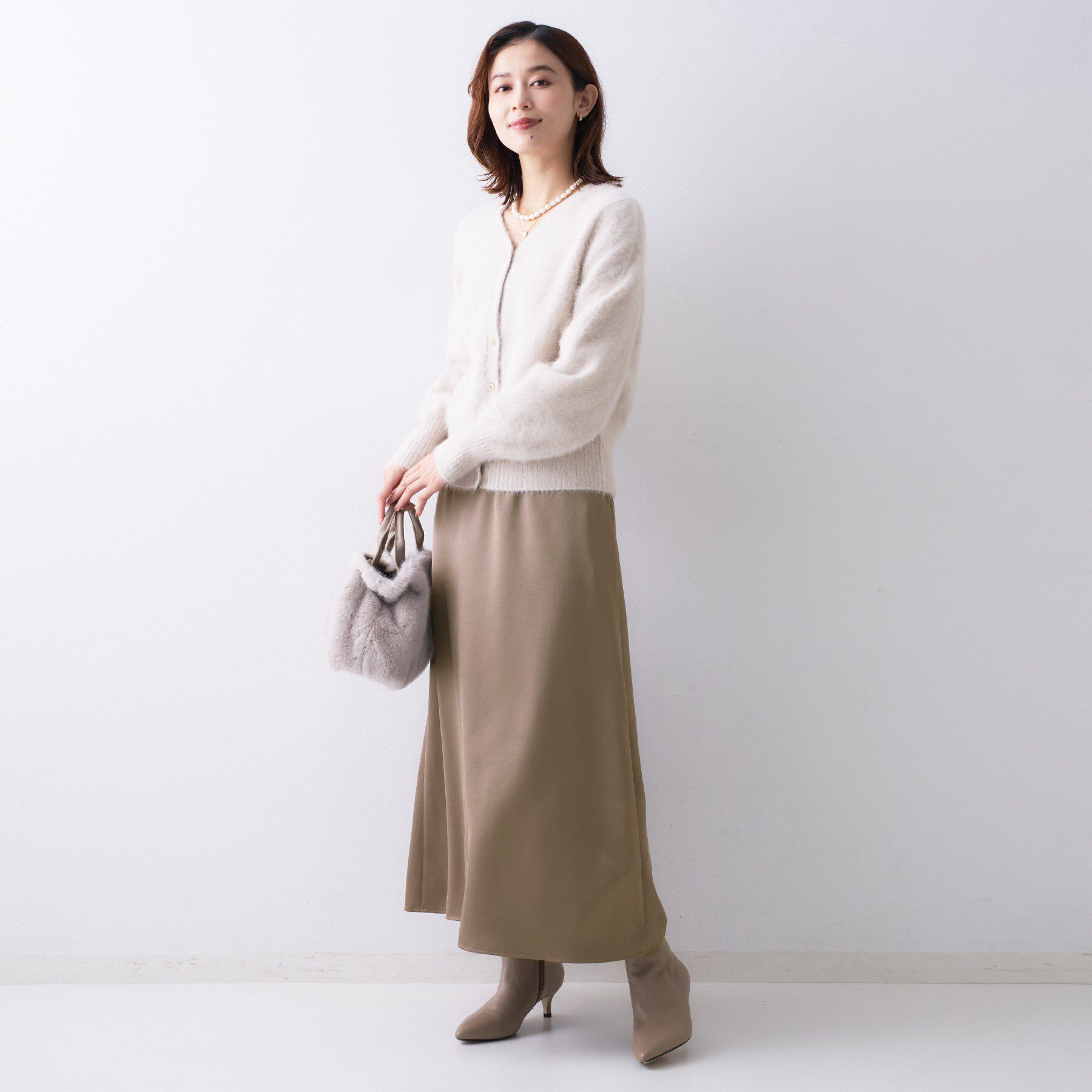 UNTITLED「【ウエストゴム/洗える】サテンナロースカート」|スカート|