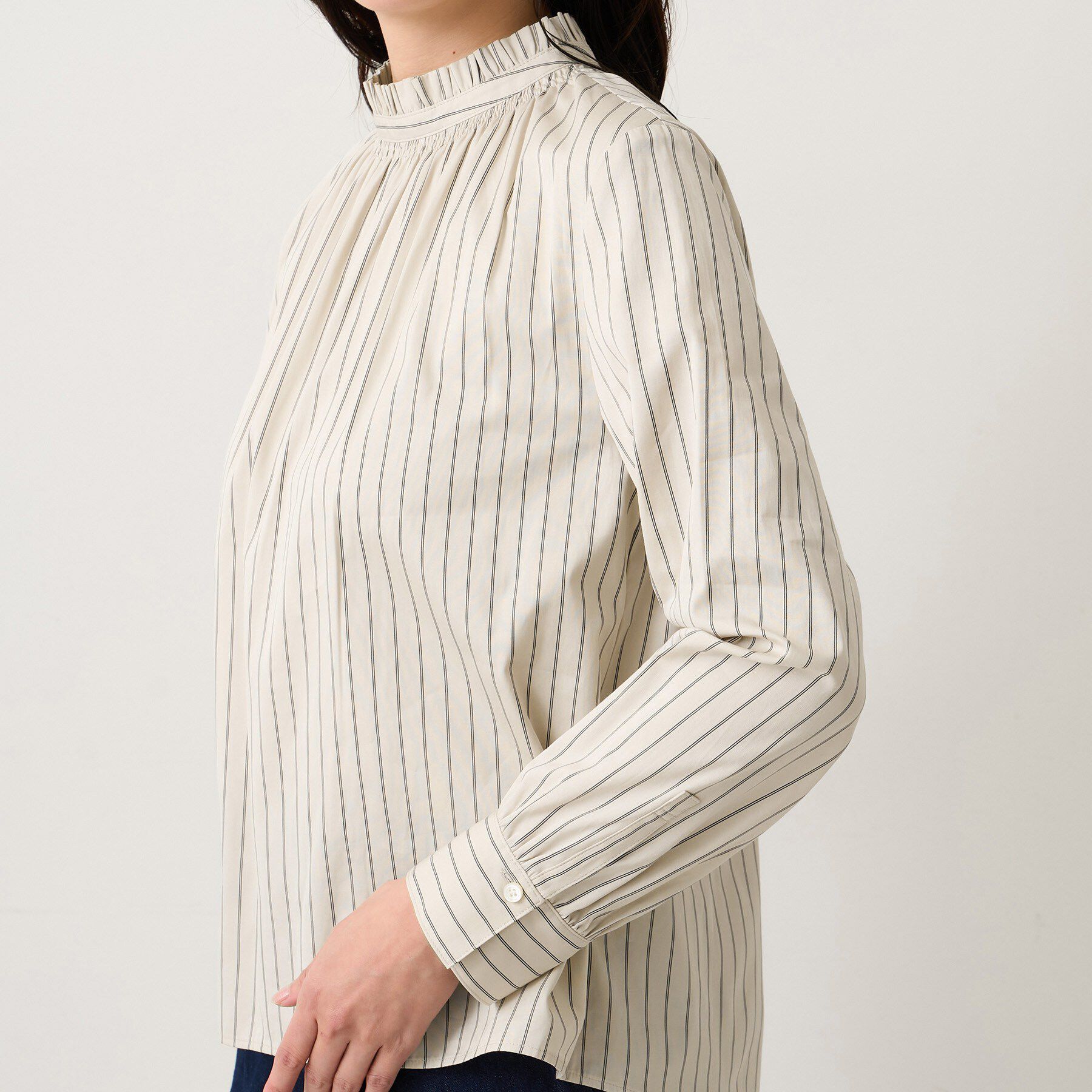 UNTITLED「【コットン100/洗える】シャーリングフリルネックブラウス」|シャツ・ブラウス|