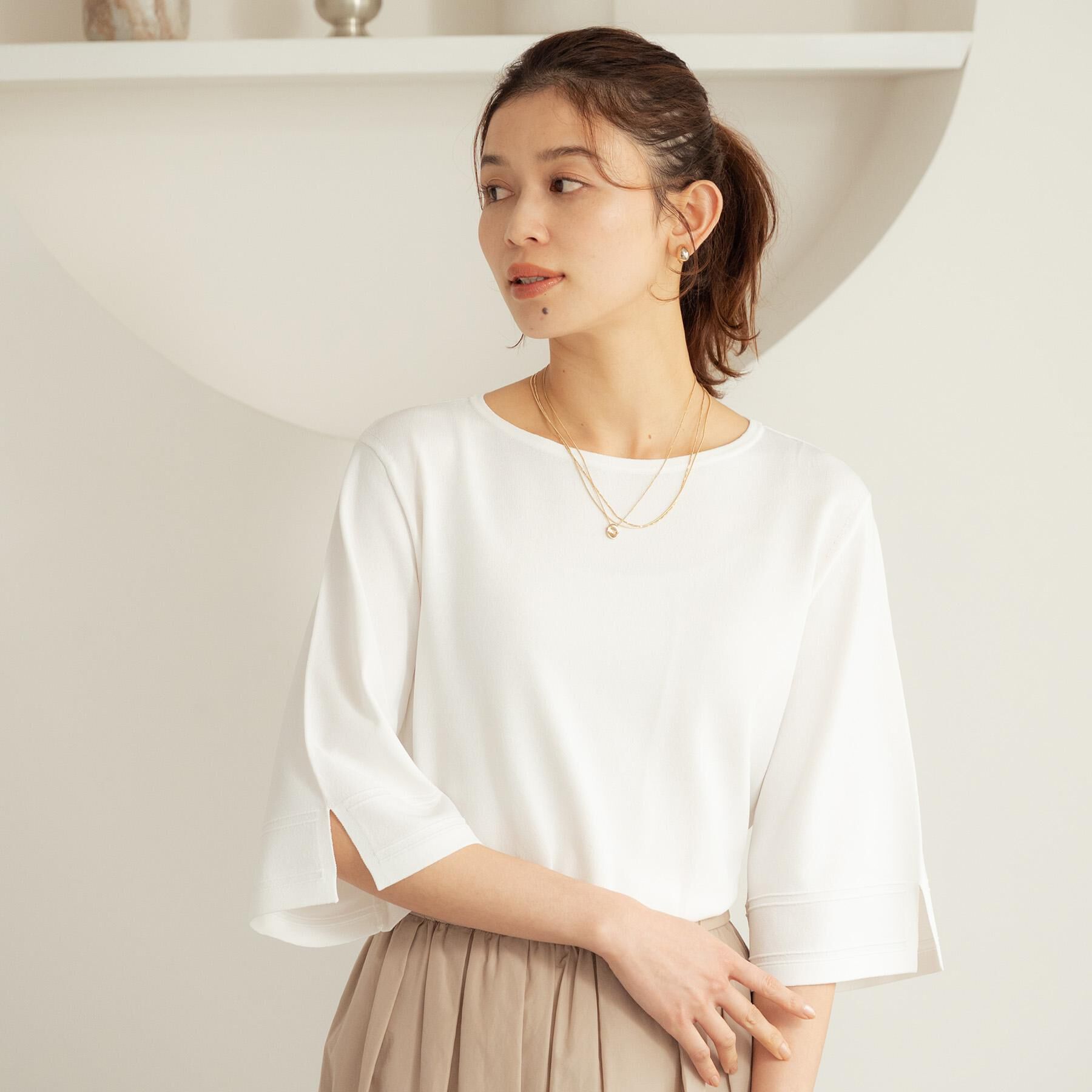 UNTITLED「【洗える/清涼感】袖スリットニットプルオーバー」|ニット・セーター|ホワイト(001)