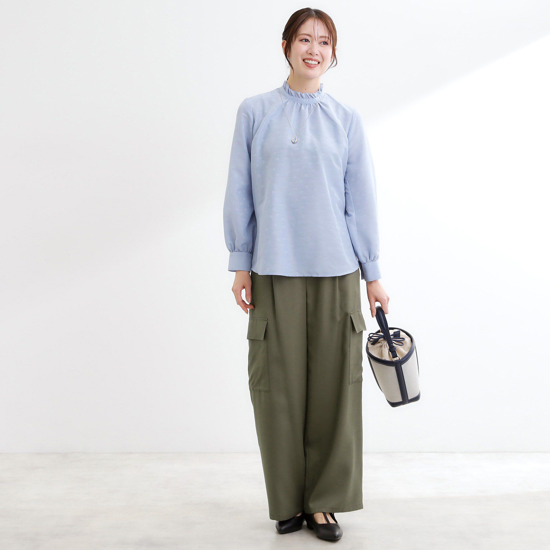 Reflect「フリルネックサテンジャカードブラウス」|シャツ・ブラウス|