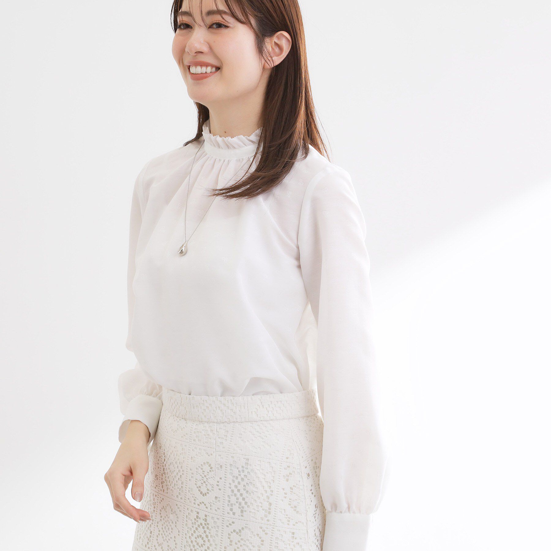 Reflect「フリルネックサテンジャカードブラウス」|シャツ・ブラウス|