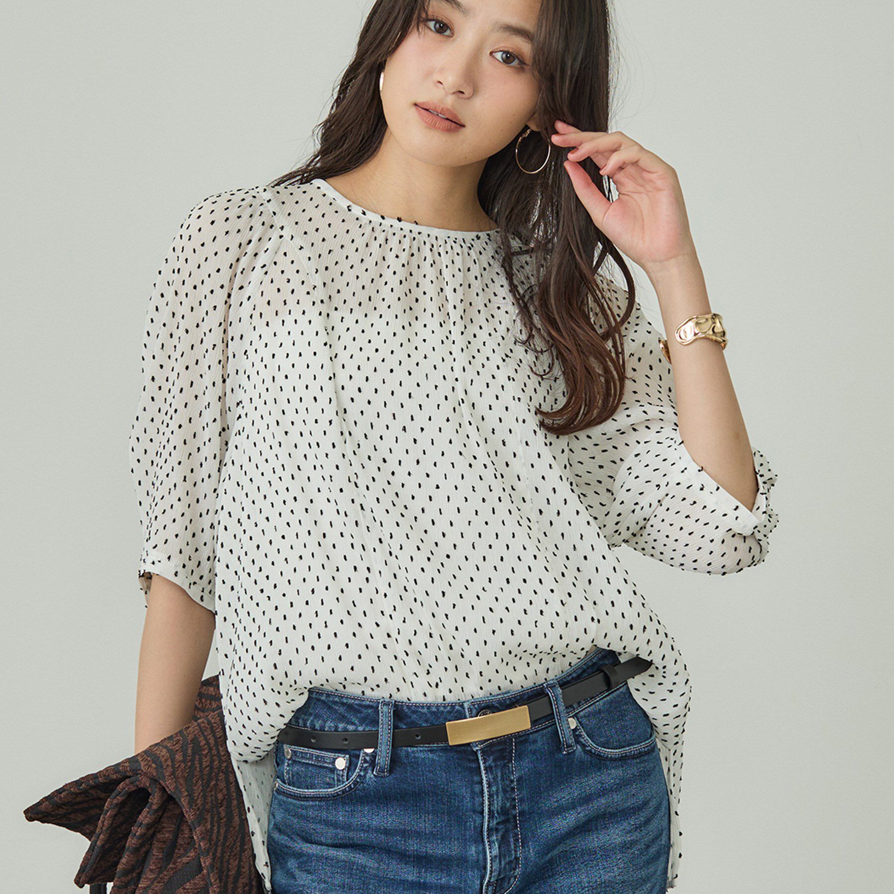 INDIVI「【洗える／ドット柄／凹凸素材】袖コンシャスドルマンブラウス」|シャツ・ブラウス|