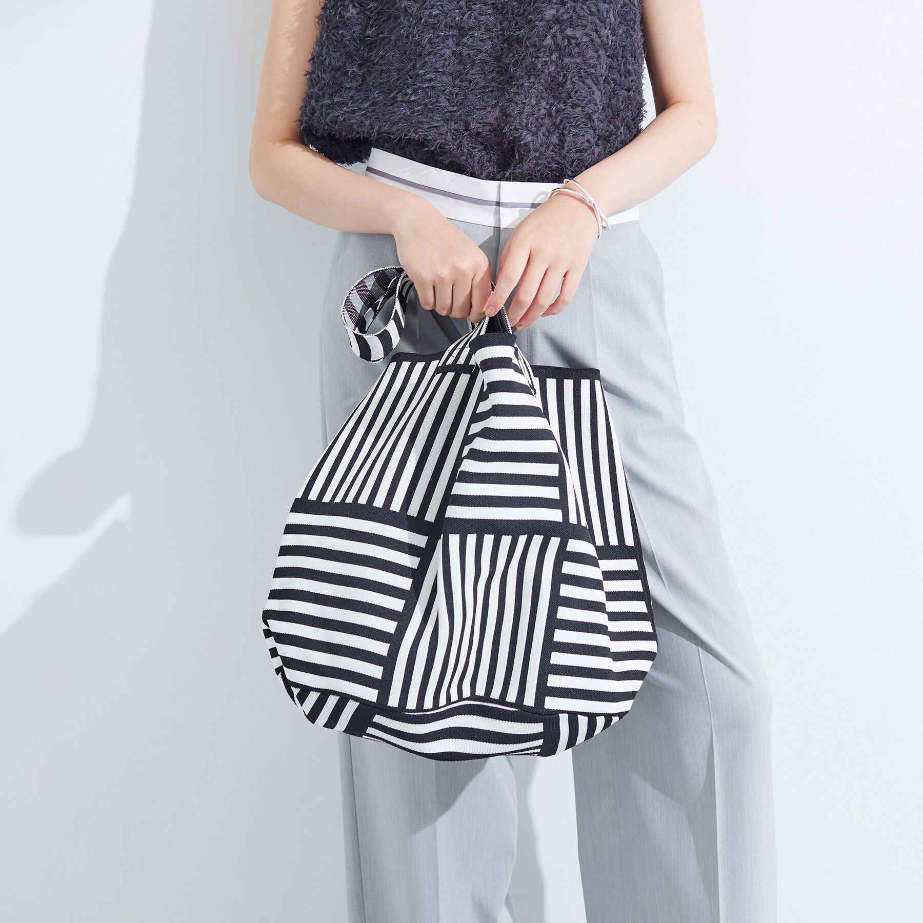 INDIVI「【選べる柄／WEB限定カラー】ビッグニットバッグ」|トートバッグ|ブラック(519)