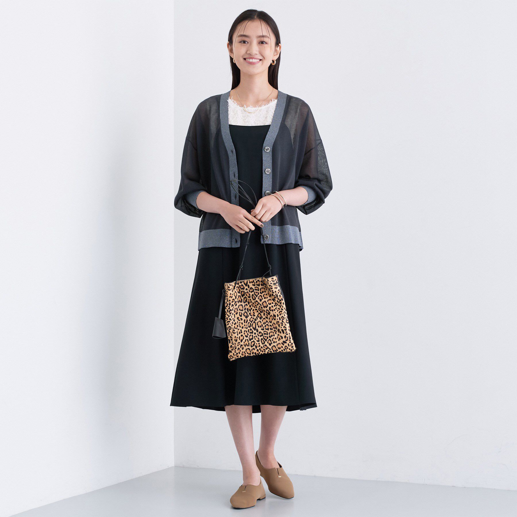 INDIVI「【程よいシアー素材/洗える】バイカラーラメカーディガン」|カーディガン|