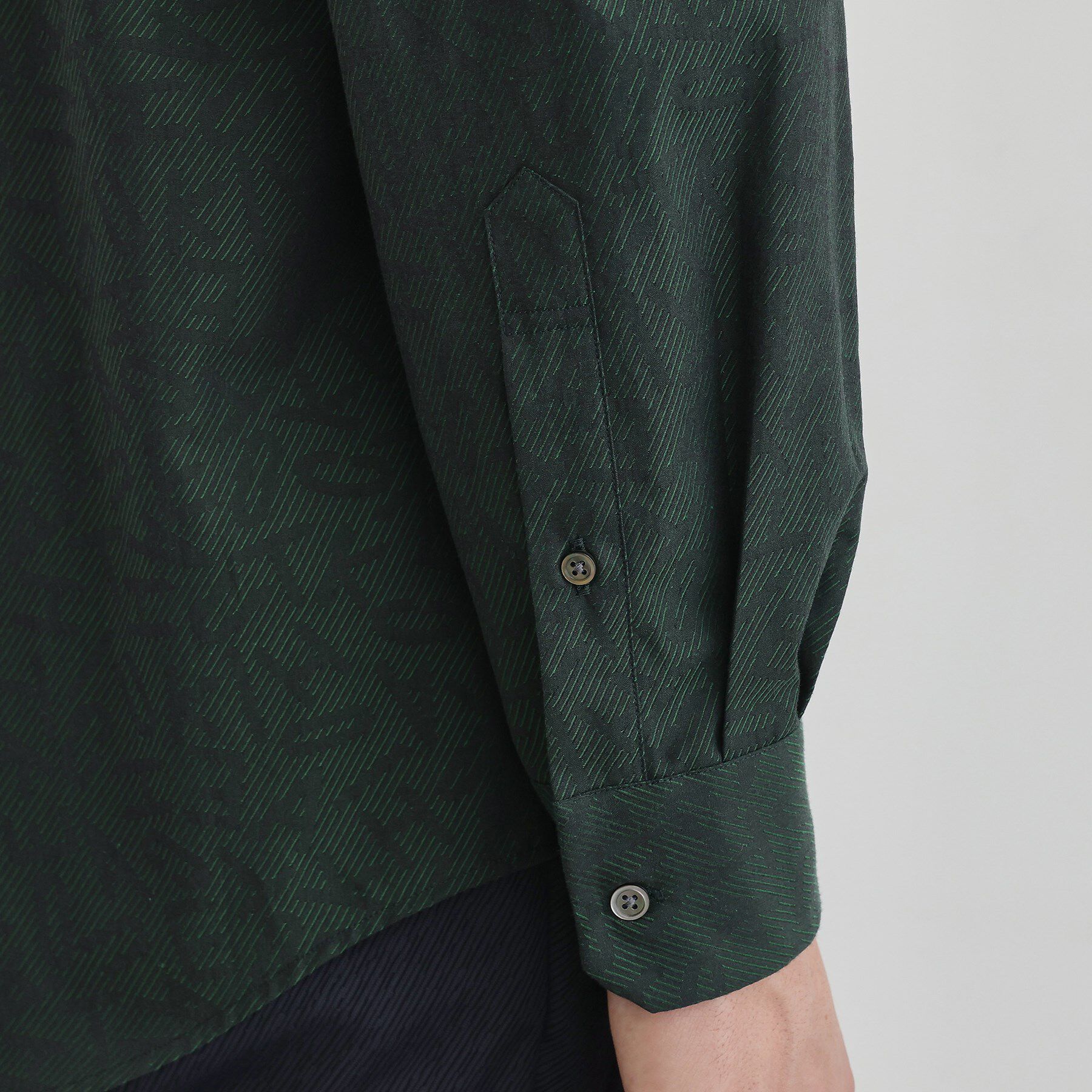 TAKEO KIKUCHI「ランダムロゴ ドビーシャツ」|シャツ・ブラウス|