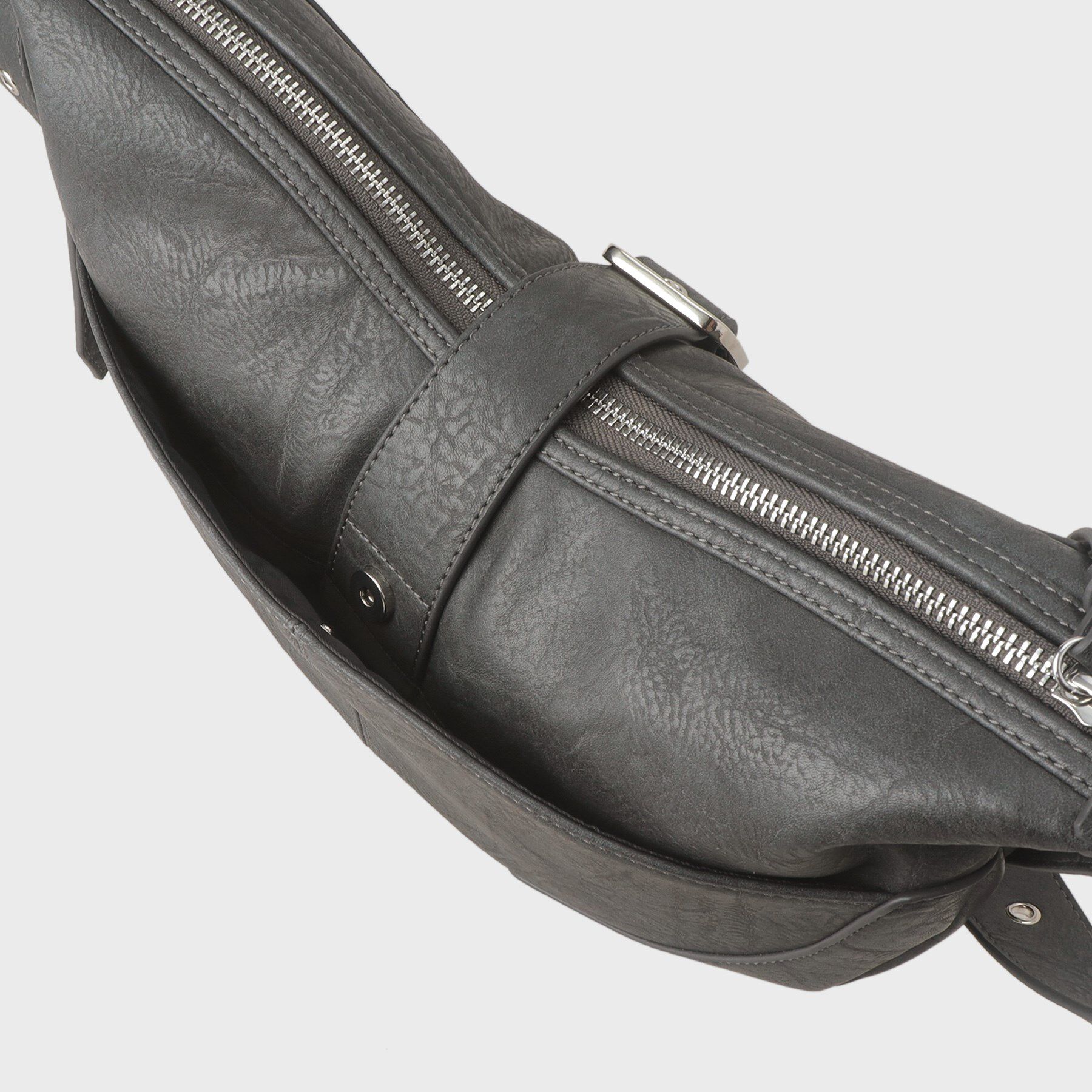 tk.TAKEO KIKUCHI「【FANCYシリーズ】スタッズクレセントショルダーバッグ」|ショルダー・メッセンジャー|