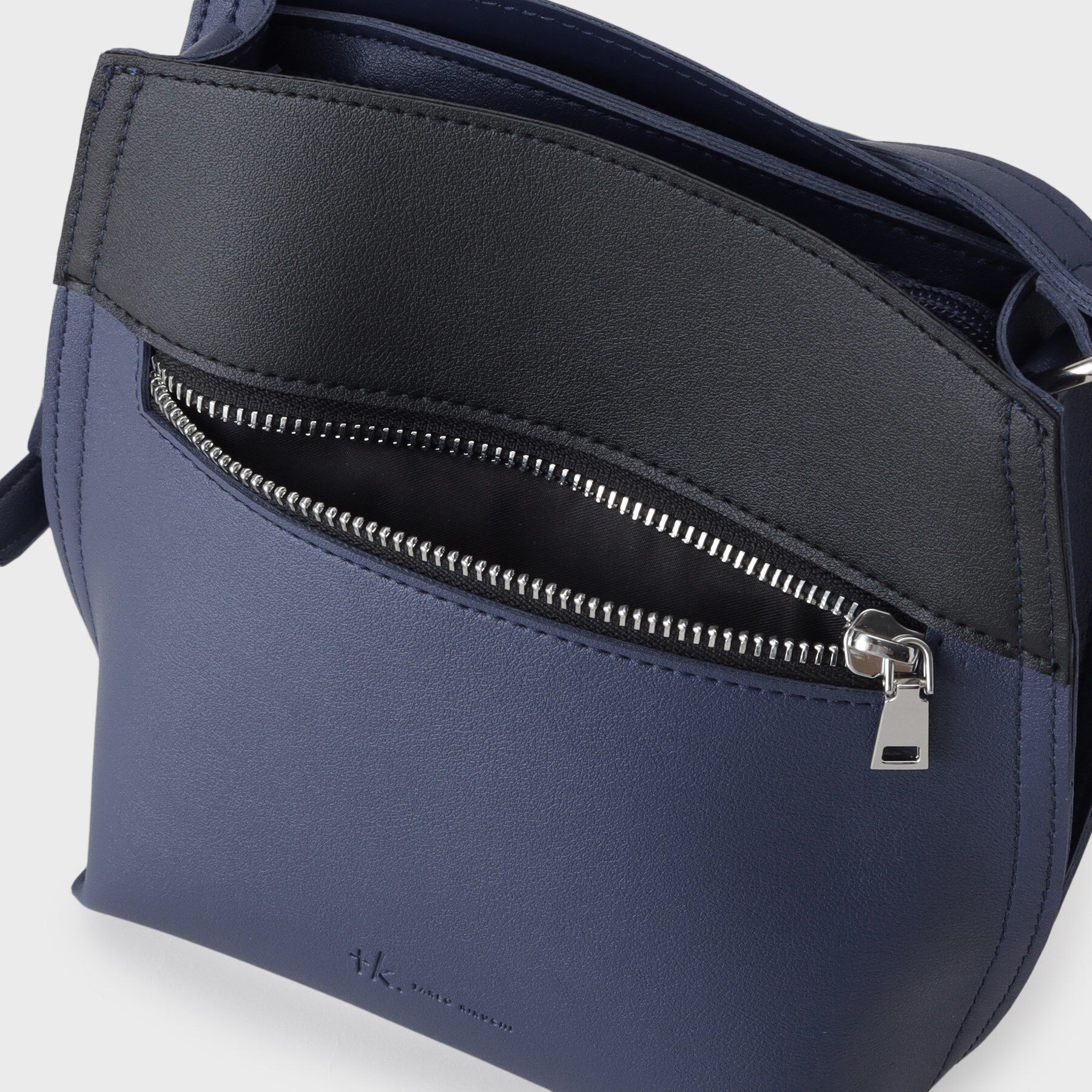 tk.TAKEO KIKUCHI「ラウンドミニショルダー」|ショルダー・メッセンジャー|