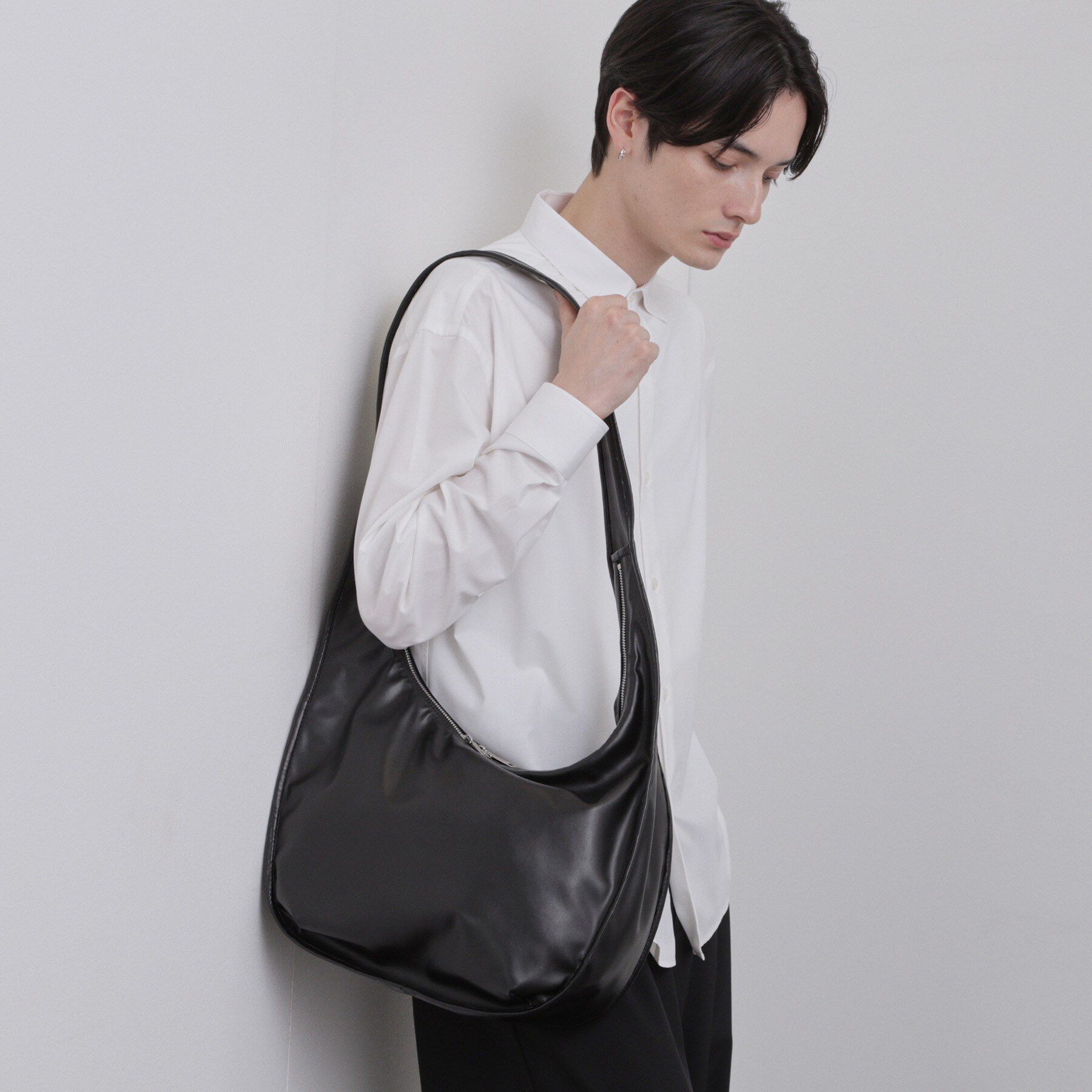 tk.TAKEO KIKUCHI「ルーズビッグカーブワンショルダーバッグ/A4対応/ユニセックス/きれいめ/ボディバッグ」|ショルダー・メッセンジャー|