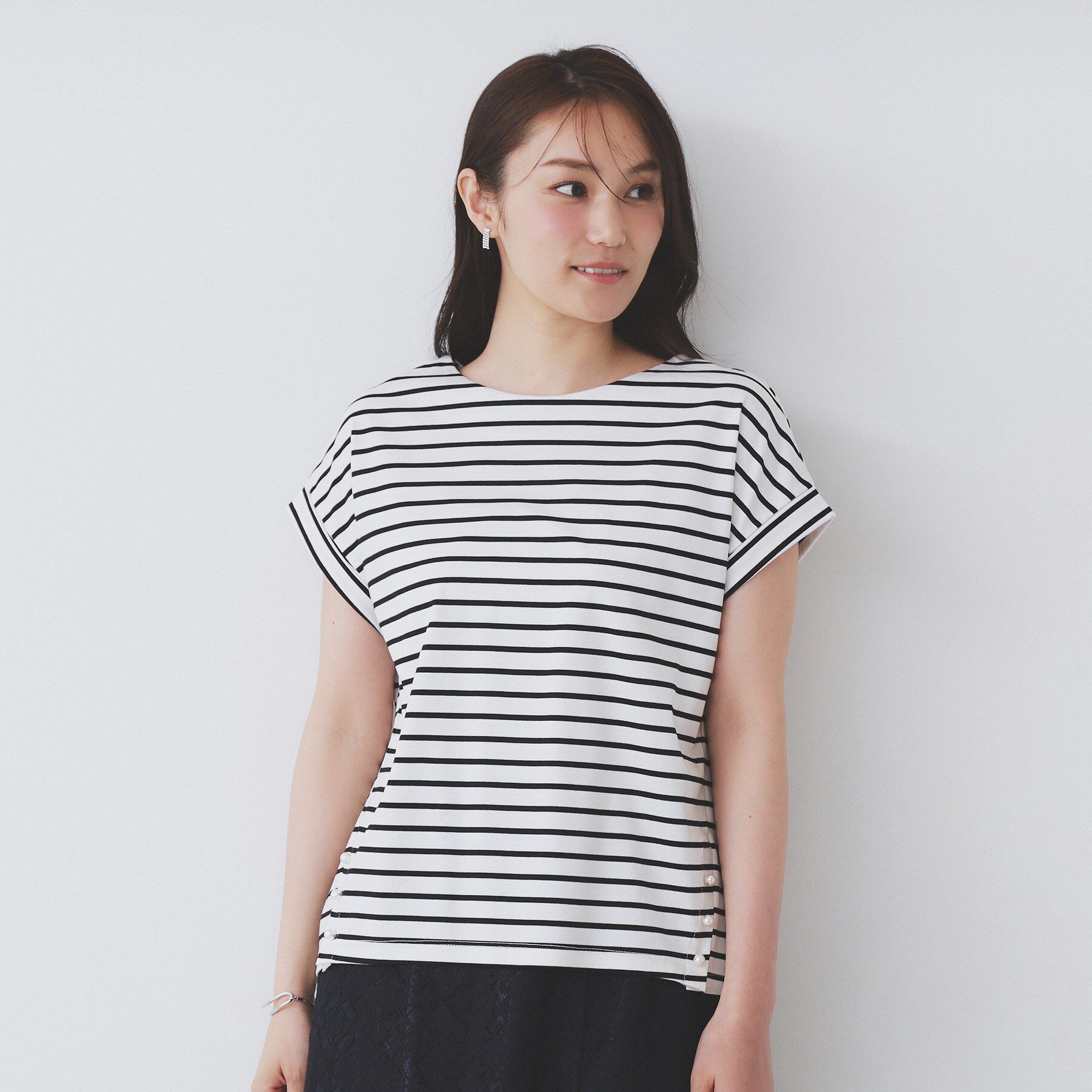 index「《S-3Lサイズ》サイドパール調ボタンボクシートップス【洗濯機洗い可/UVケア/接触冷感】」|Tシャツ・カットソー|