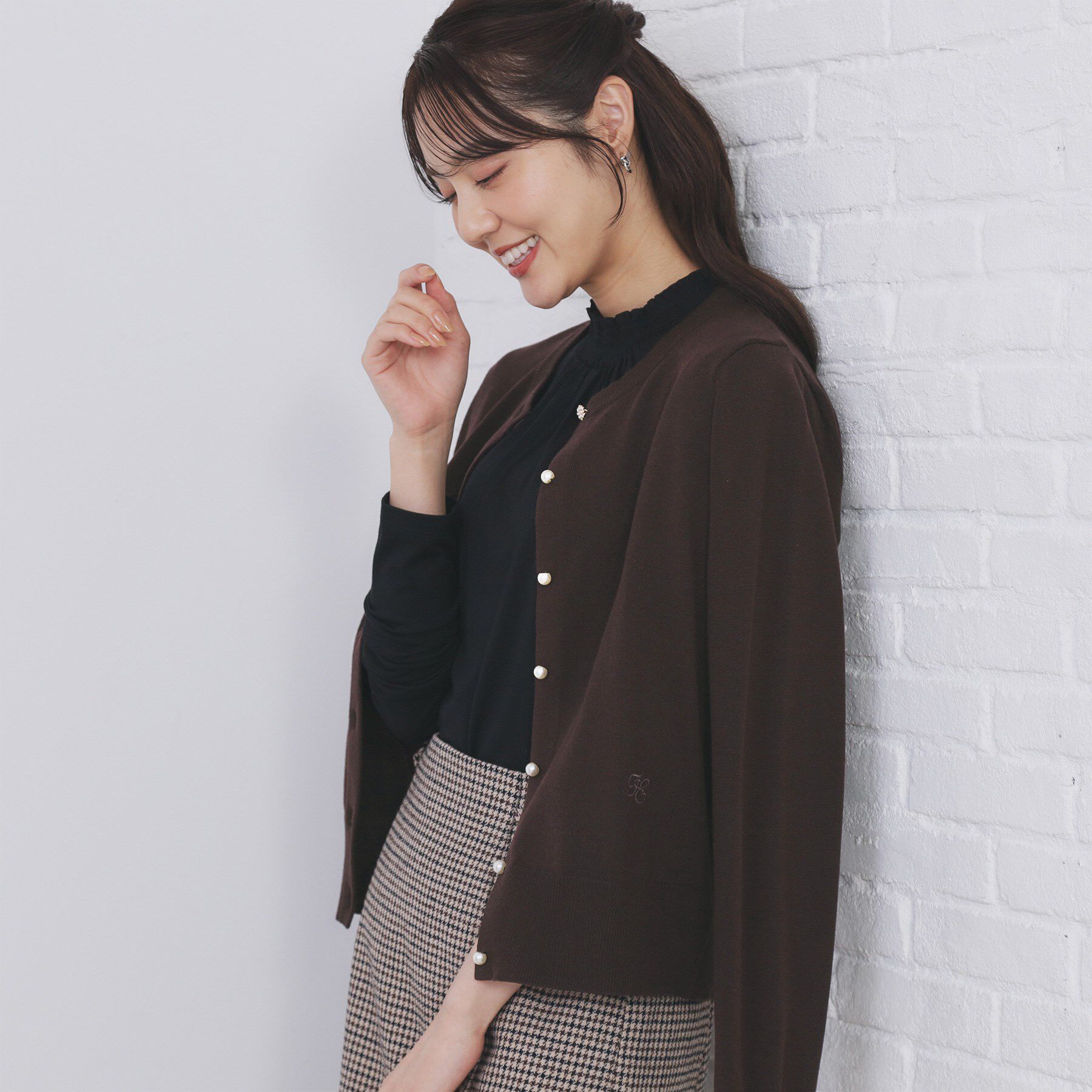 index「ビジュークルーネックカーディガン【洗濯機OK】」|カーディガン|ブラウン(044)