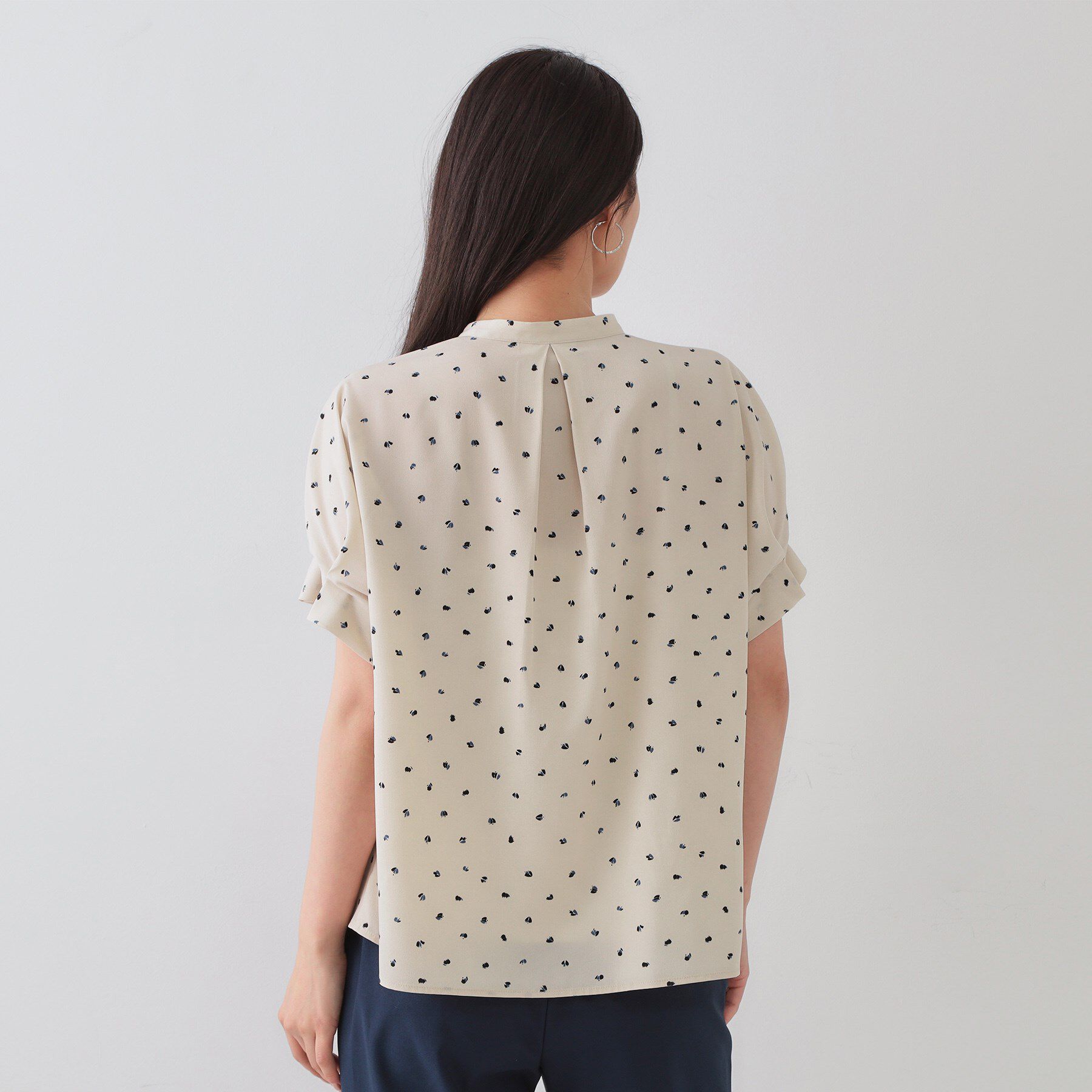 OPAQUE.CLIP「幾何柄アソート タックドルマンスリーブブラウス【洗濯機洗い可】」|シャツ・ブラウス|