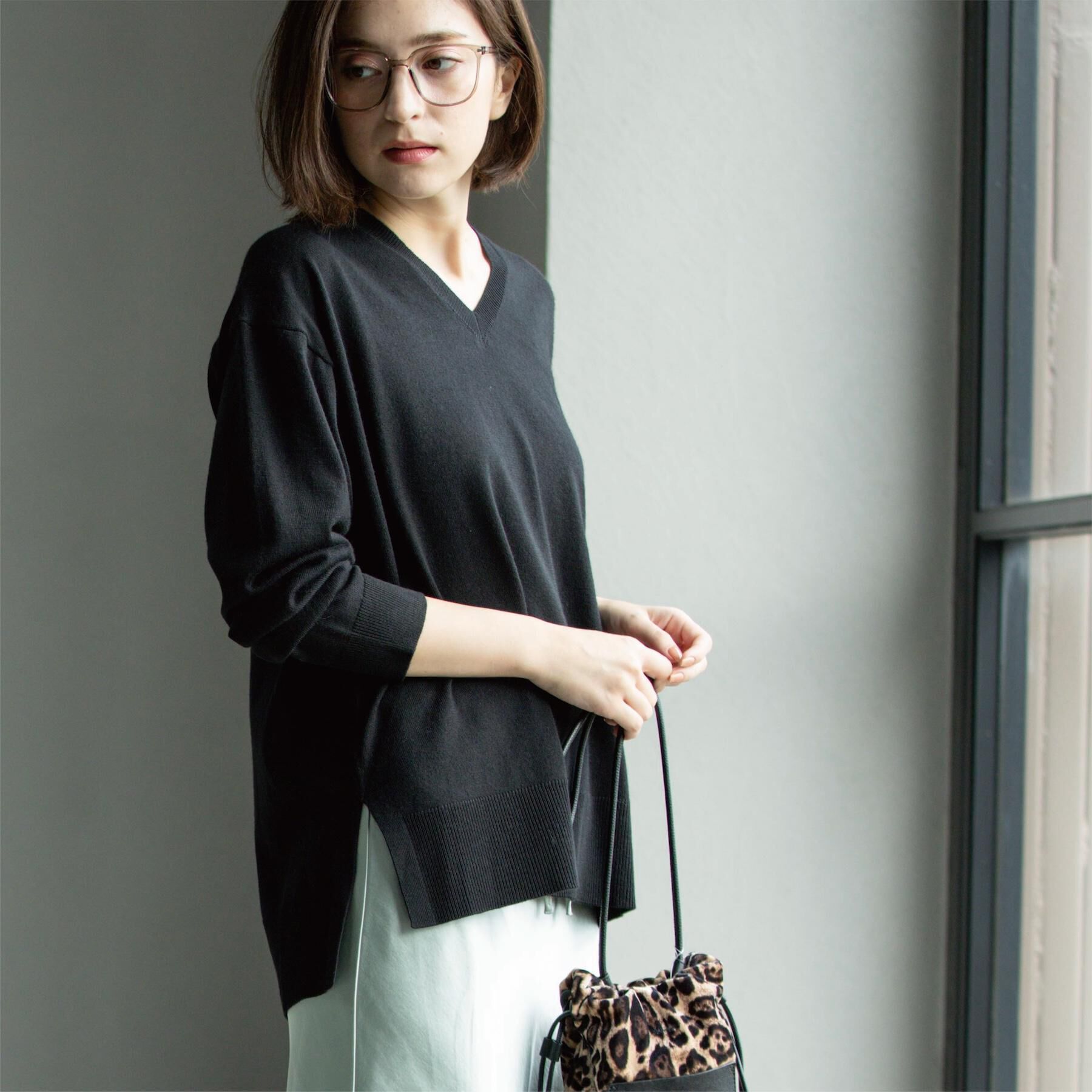 OPAQUE.CLIP「Vネックニット/エクストラファインメリノウール【THEシリーズ/洗濯機OK】」|ニット・セーター|ブラック(019)