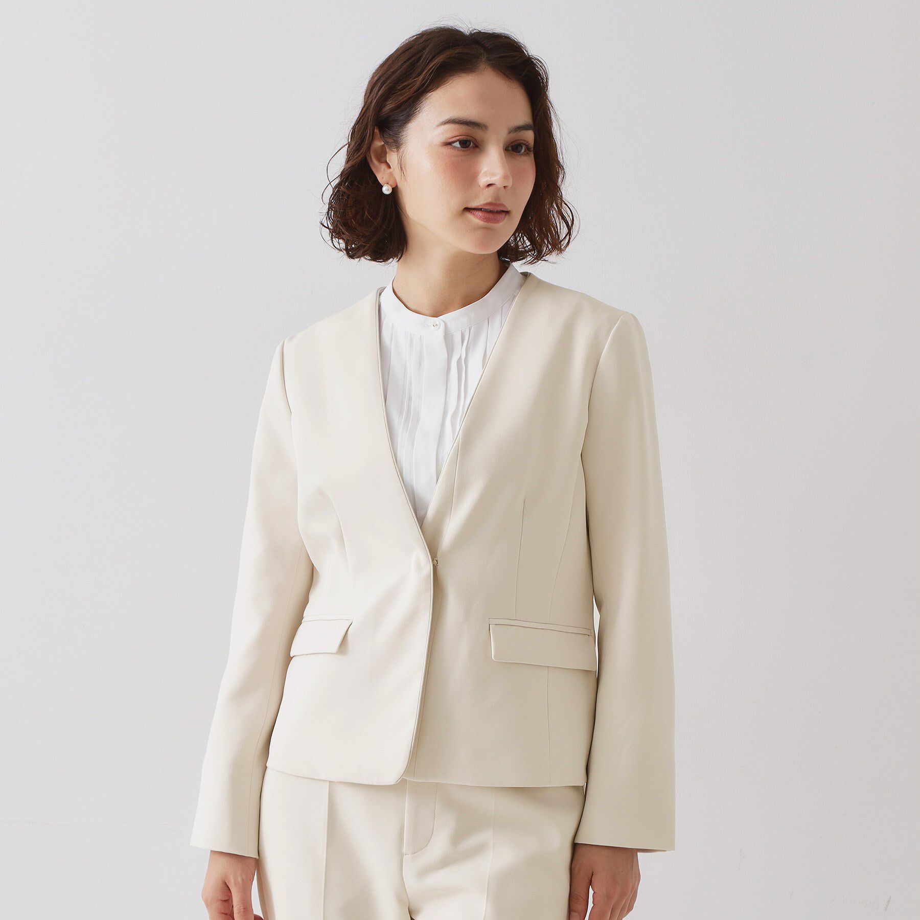 OPAQUE.CLIP「《通勤/セットアップ対応》 パイピングVネックジャケット【洗濯機OK】」|ノーカラージャケット|