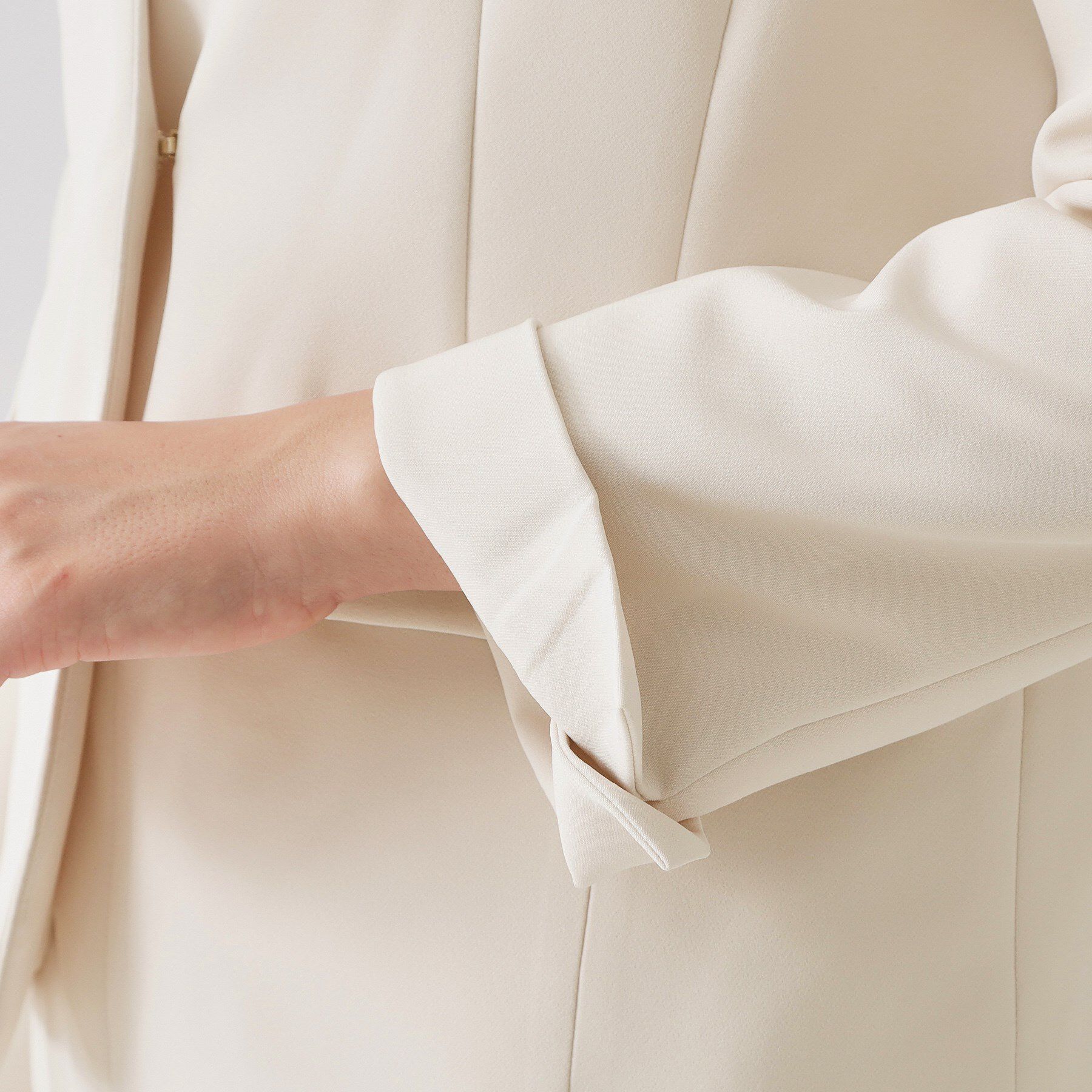 OPAQUE.CLIP「《通勤/セットアップ対応》 パイピングVネックジャケット【洗濯機OK】」|ノーカラージャケット|