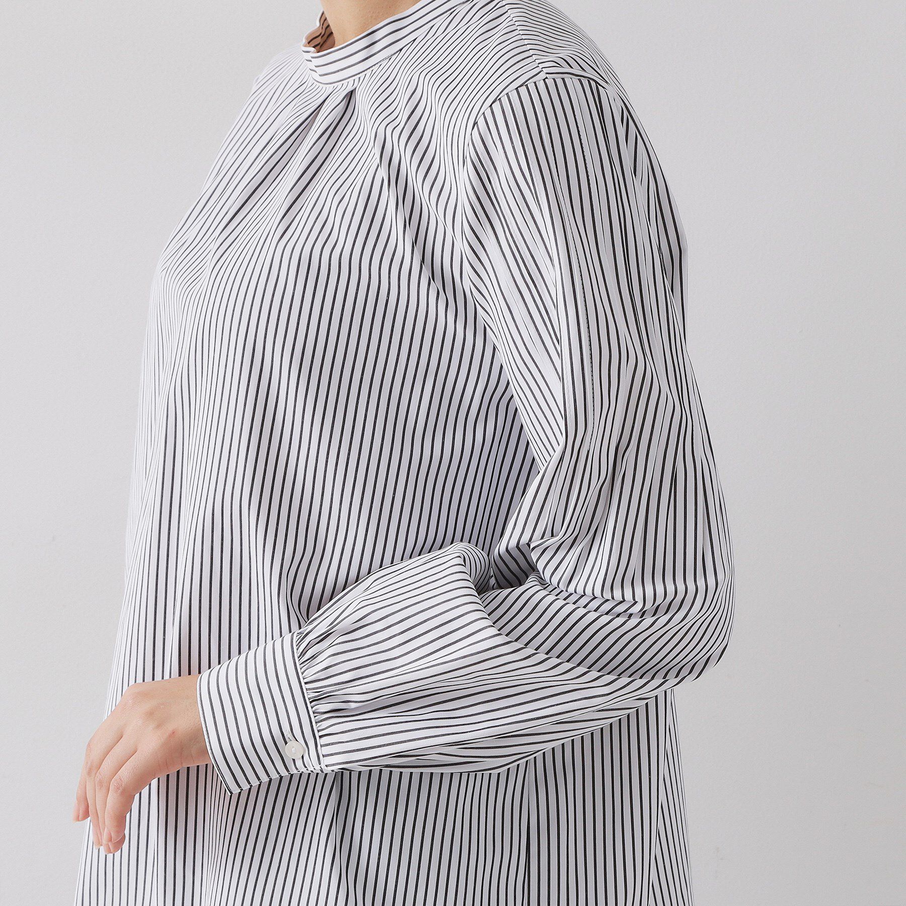 OPAQUE.CLIP「《通勤対応》袖タックボリュームブラウス【洗濯機OK】」|シャツ・ブラウス|