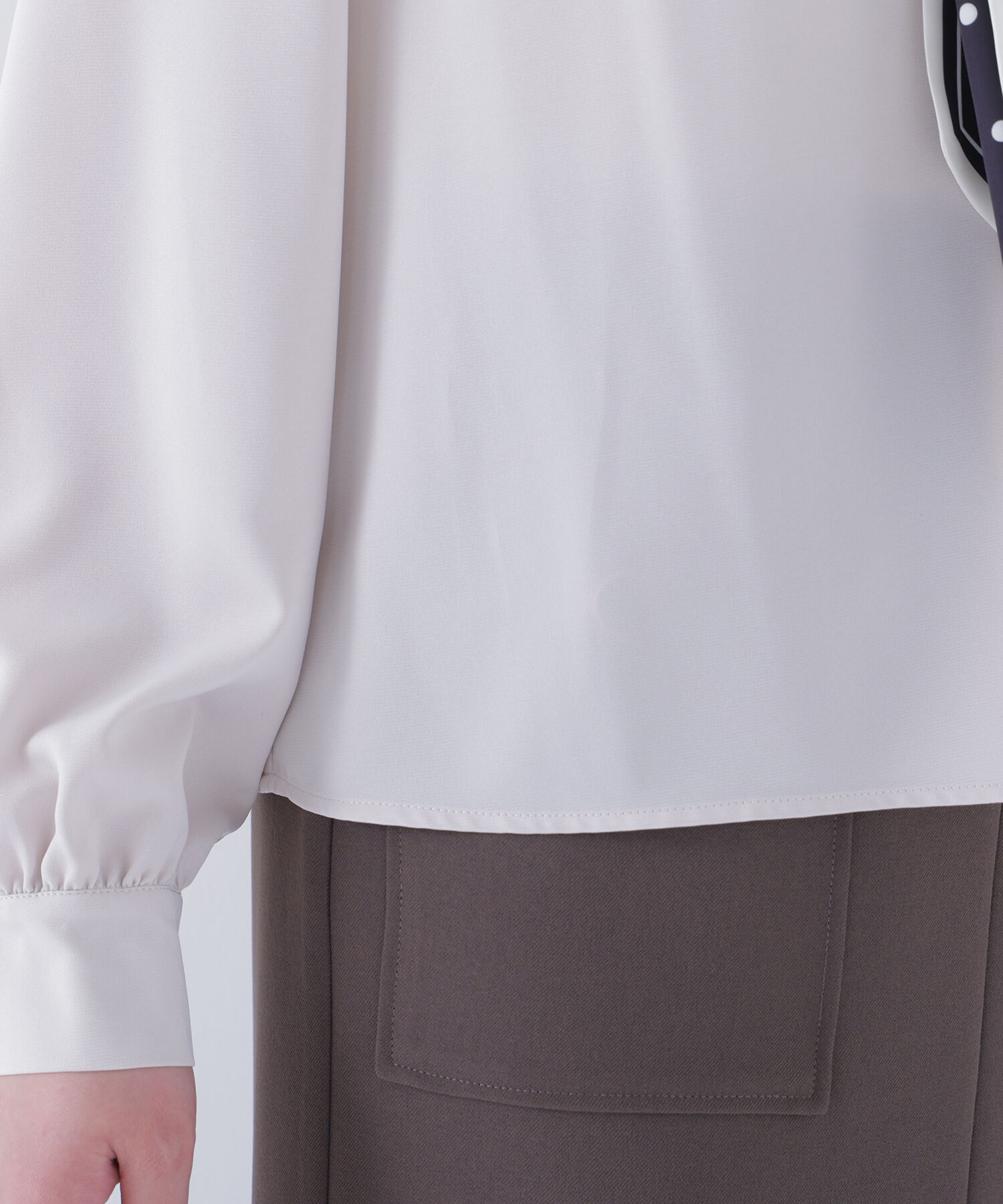  「デザインスカーフ付ブラウス」|シャツ・ブラウス|