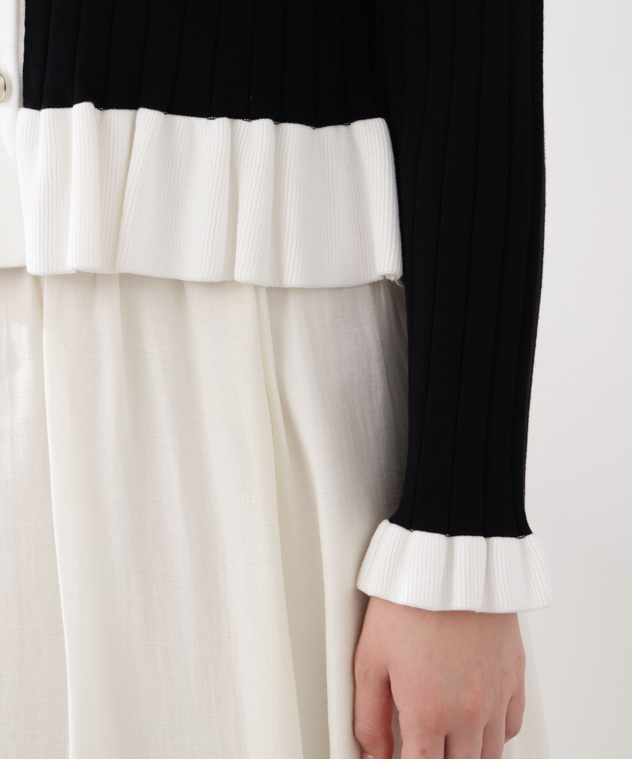 PROPORTION BODY DRESSING「ボタン付きペプラムニット26SS」|ニット・セーター|