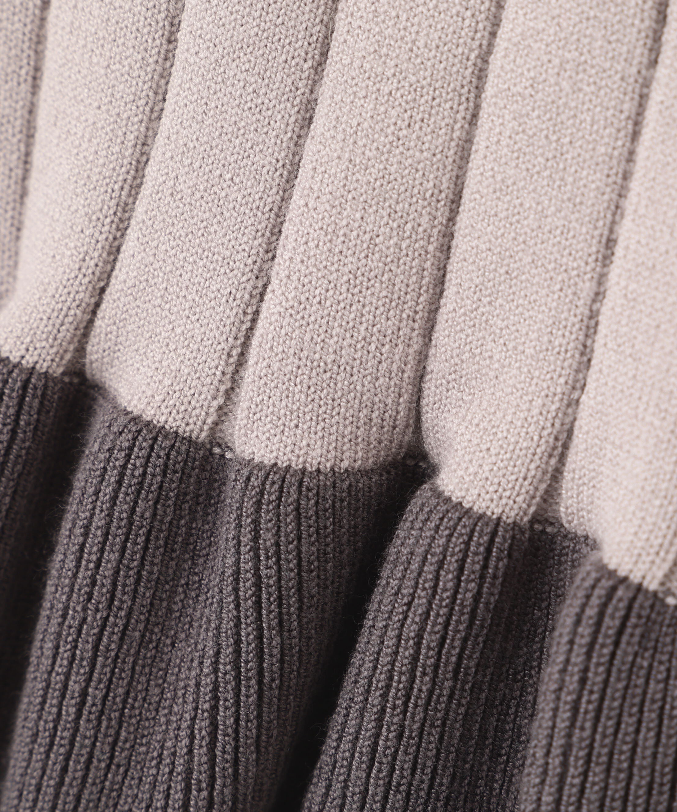 PROPORTION BODY DRESSING「ボタン付きペプラムニット26SS」|ニット・セーター|