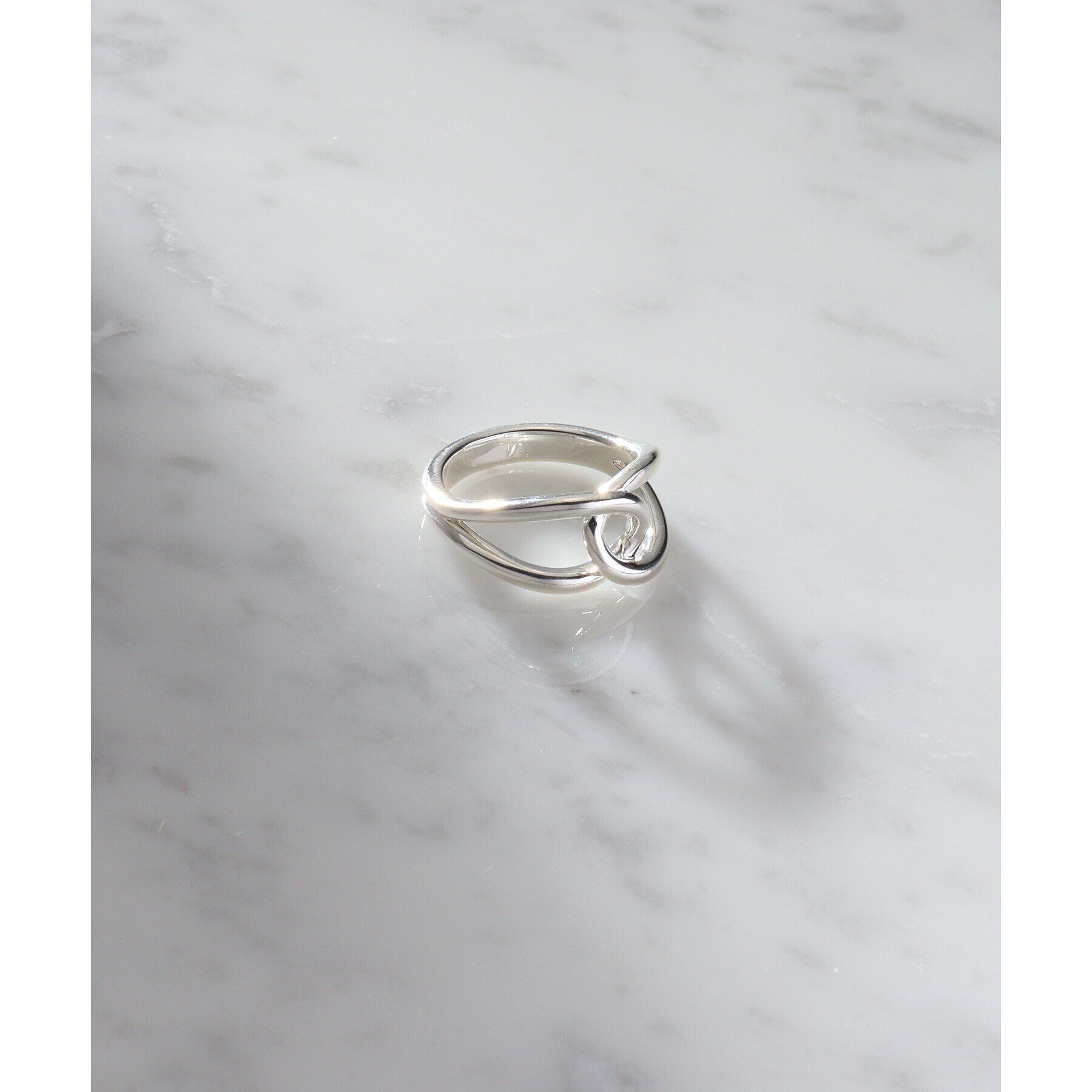 COCOSHNIK ONKITSCH「シルバー ラインリング オーバルノット」|リング|