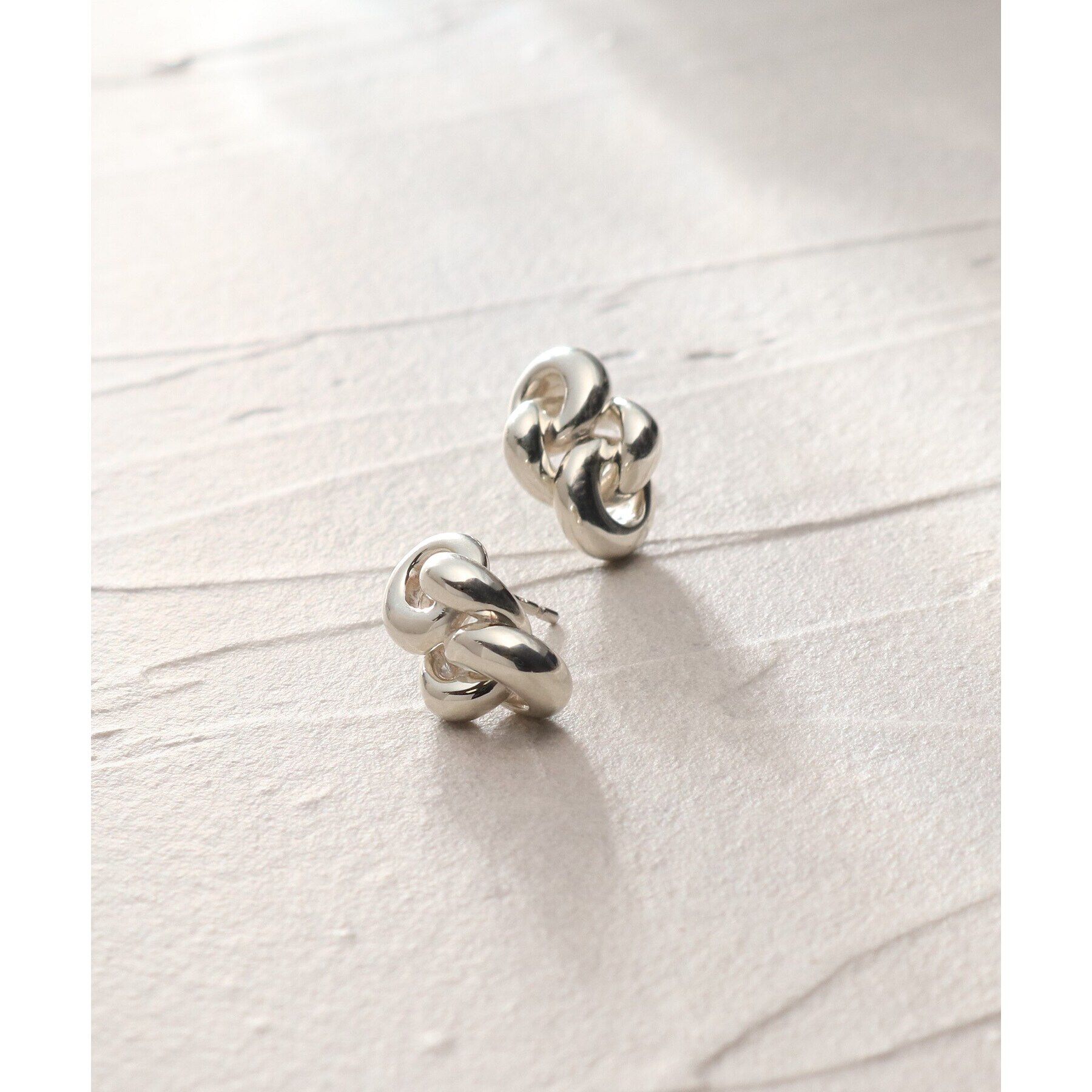 COCOSHNIK ONKITSCH「シルバー ニッティングモチーフ ピアス」|ピアス|